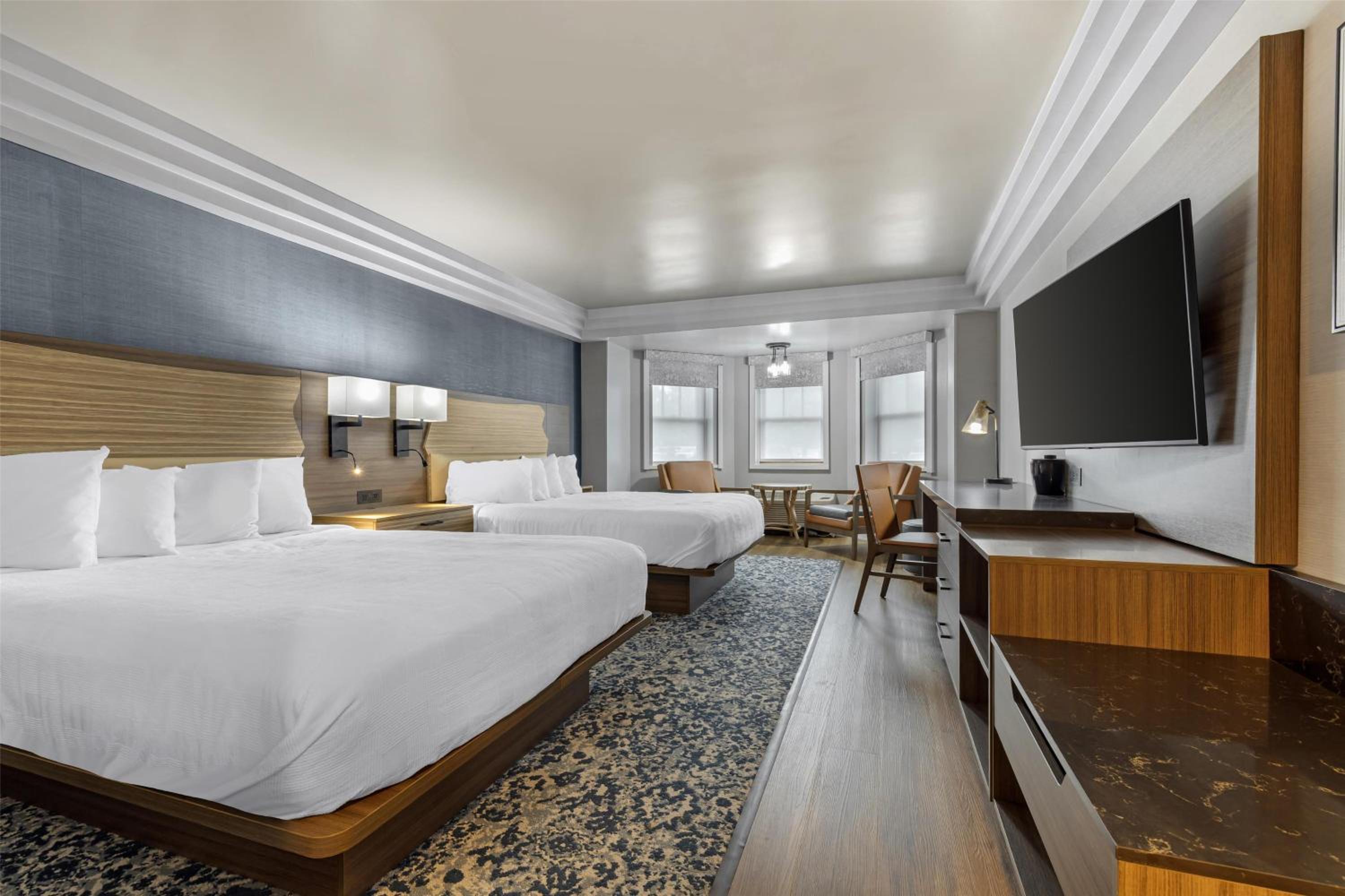 Room with Two Queen Beds and River View - Non-Smoking photo 2