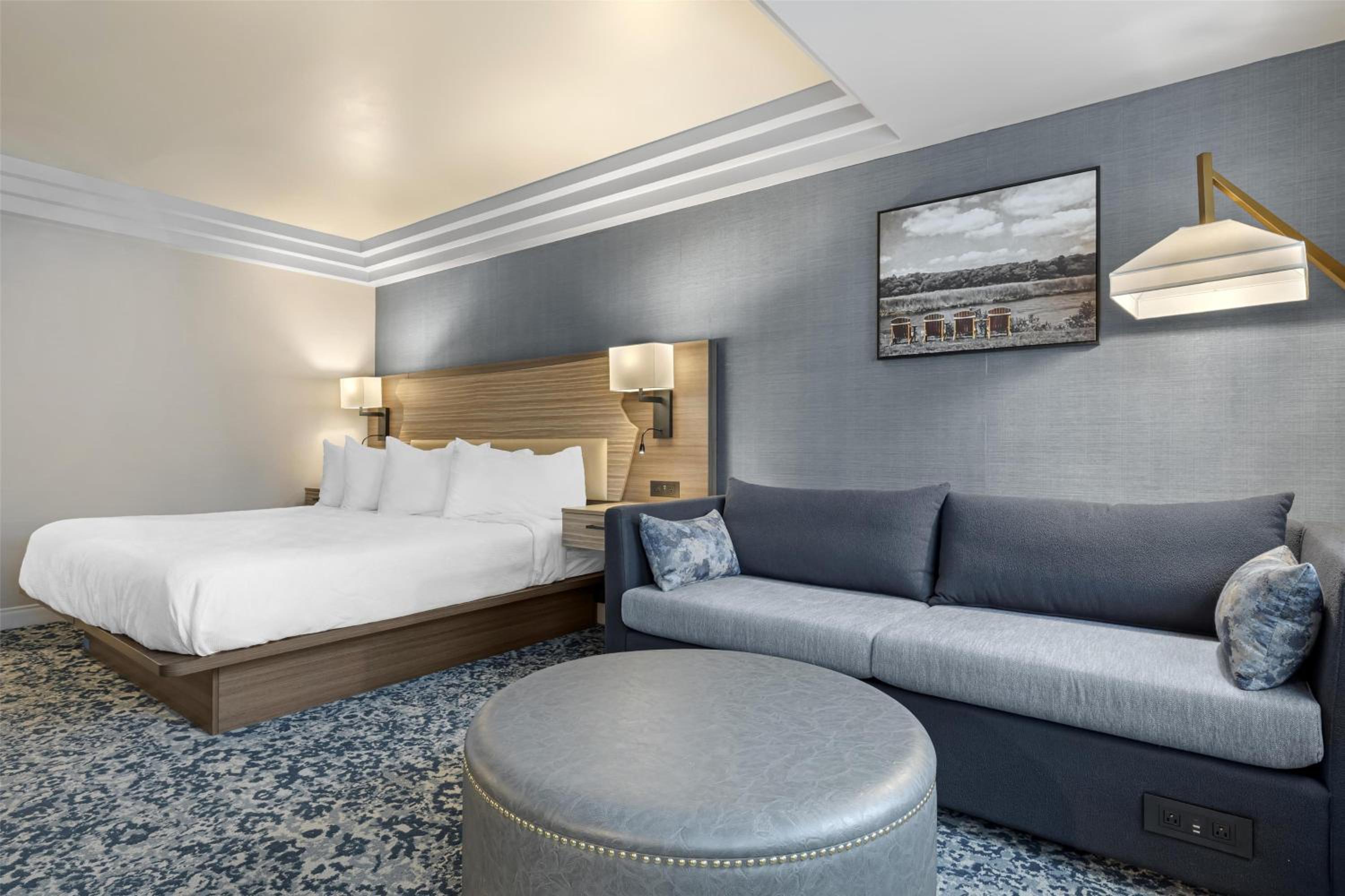 King Room with Sofa Bed and River View - Non-Smoking photo 2