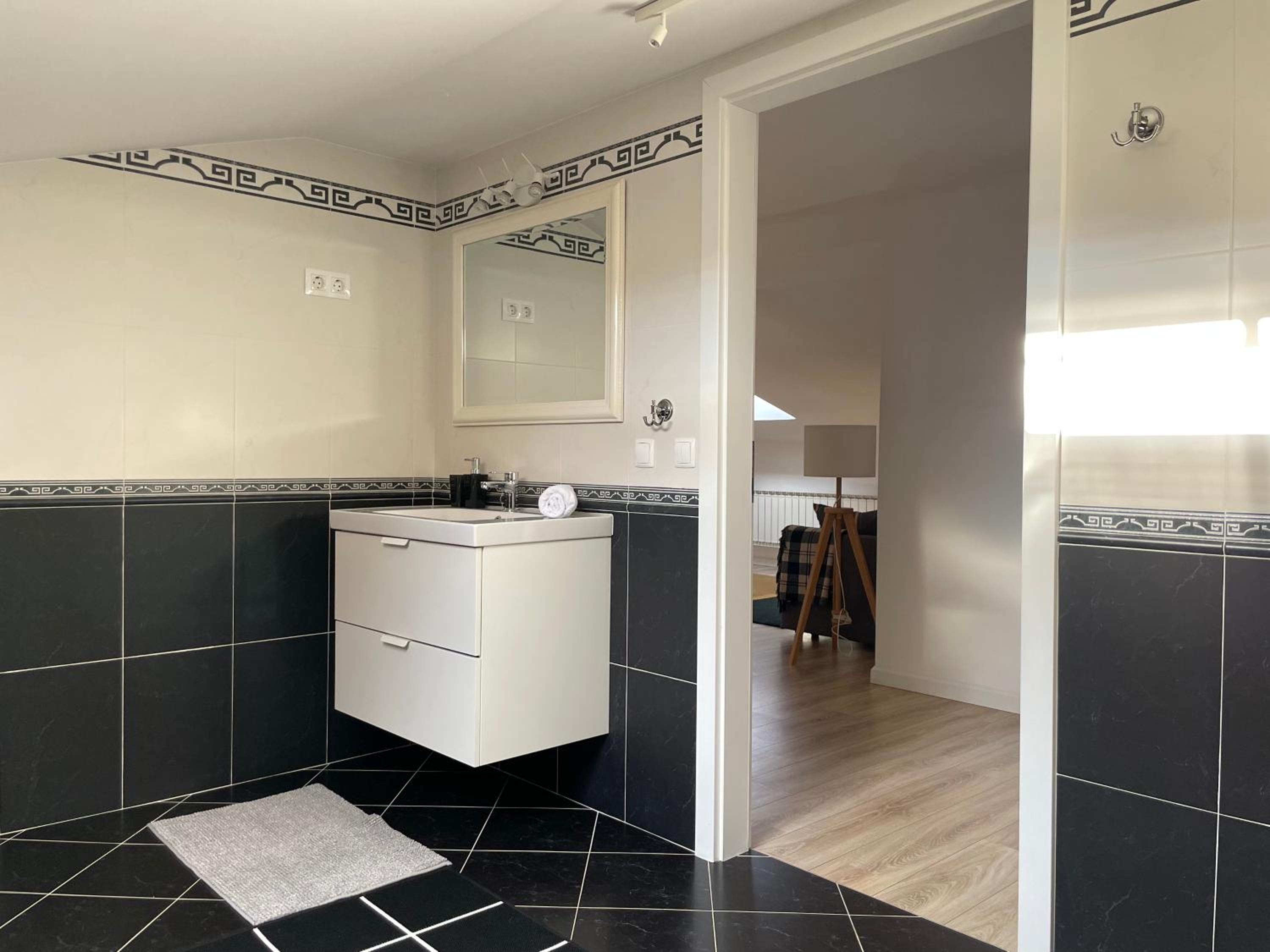 Family Room with Bathroom photo 2