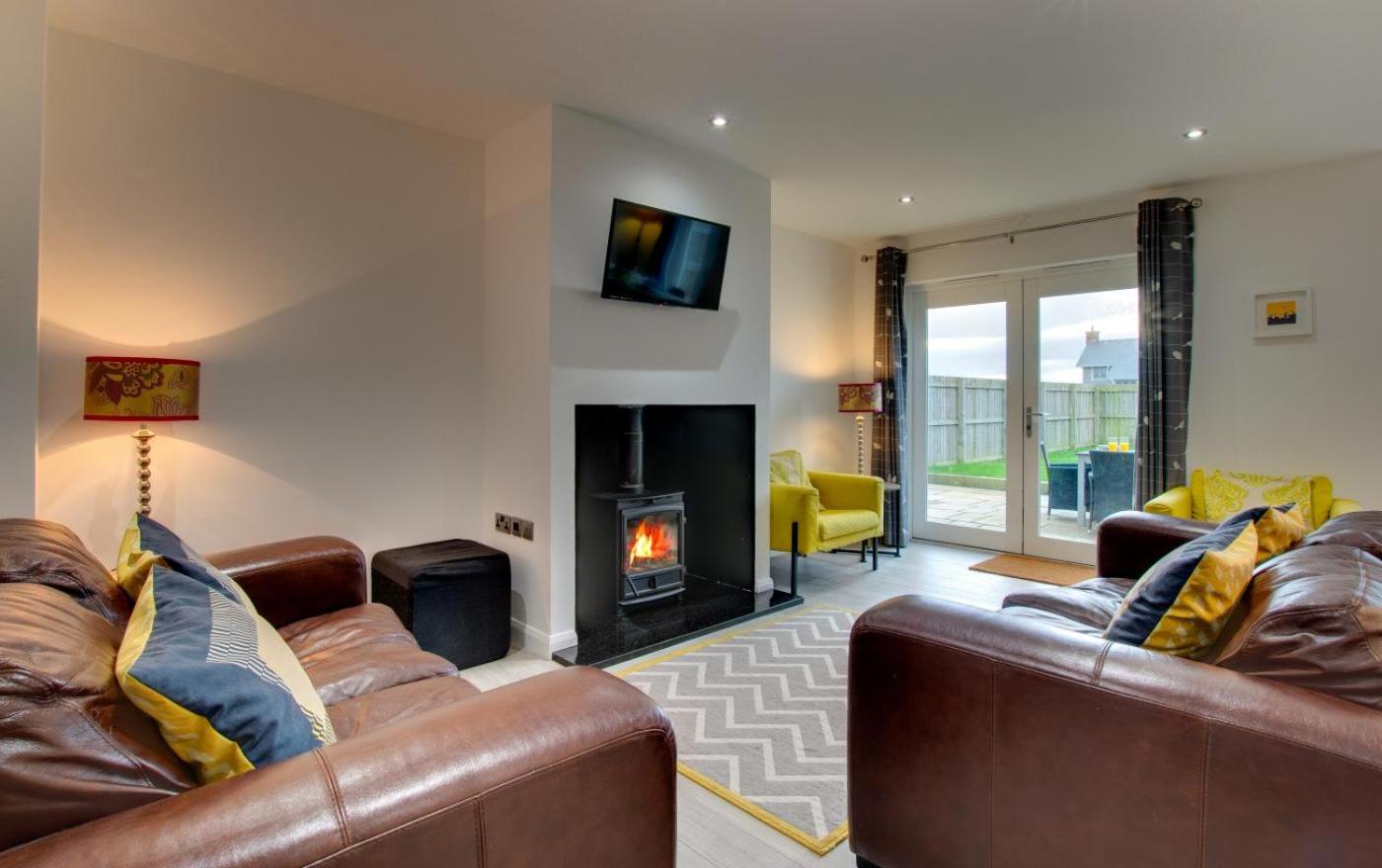 Four-Bedroom House photo 2