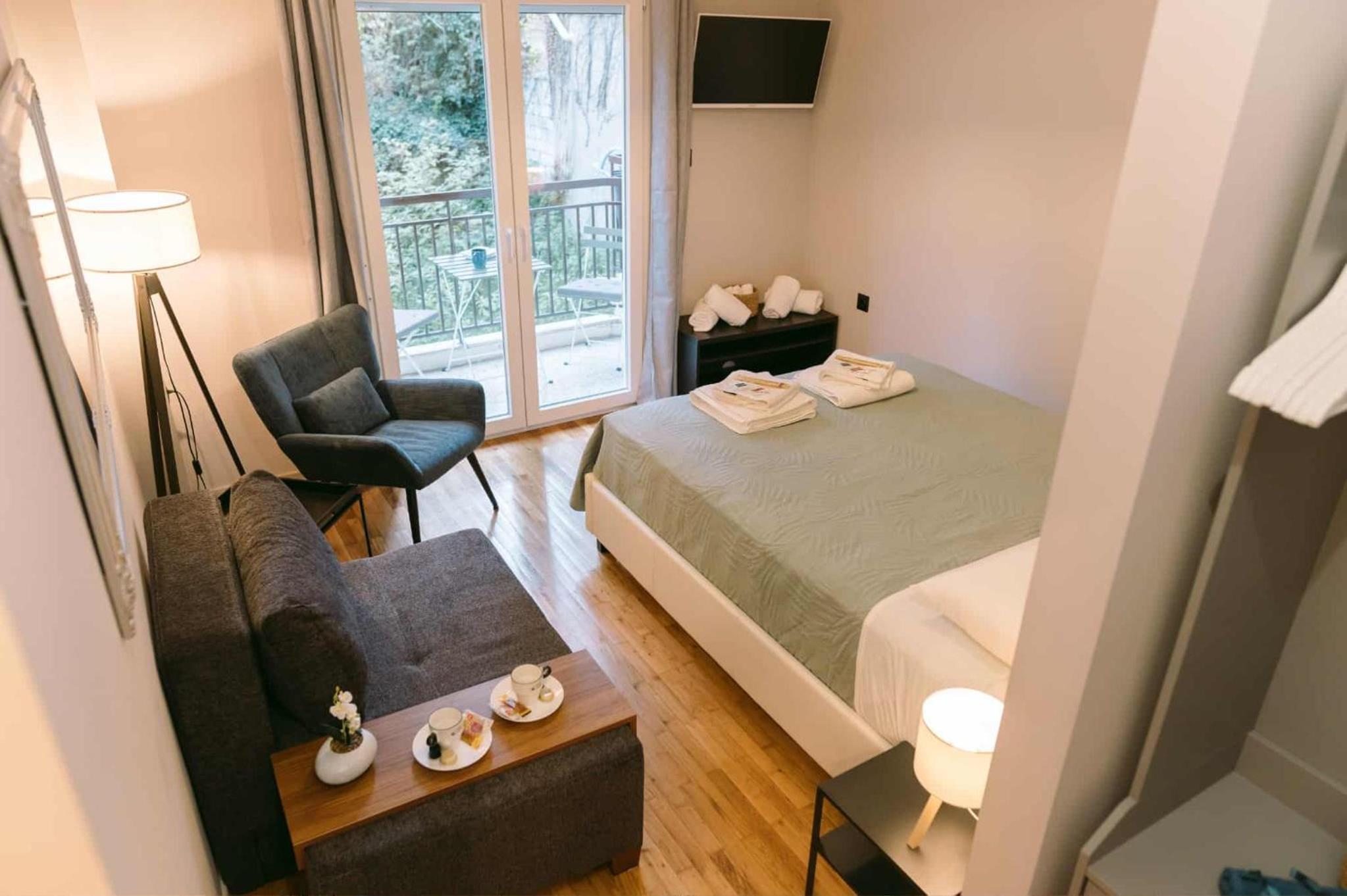One-Bedroom Apartment with Balcony