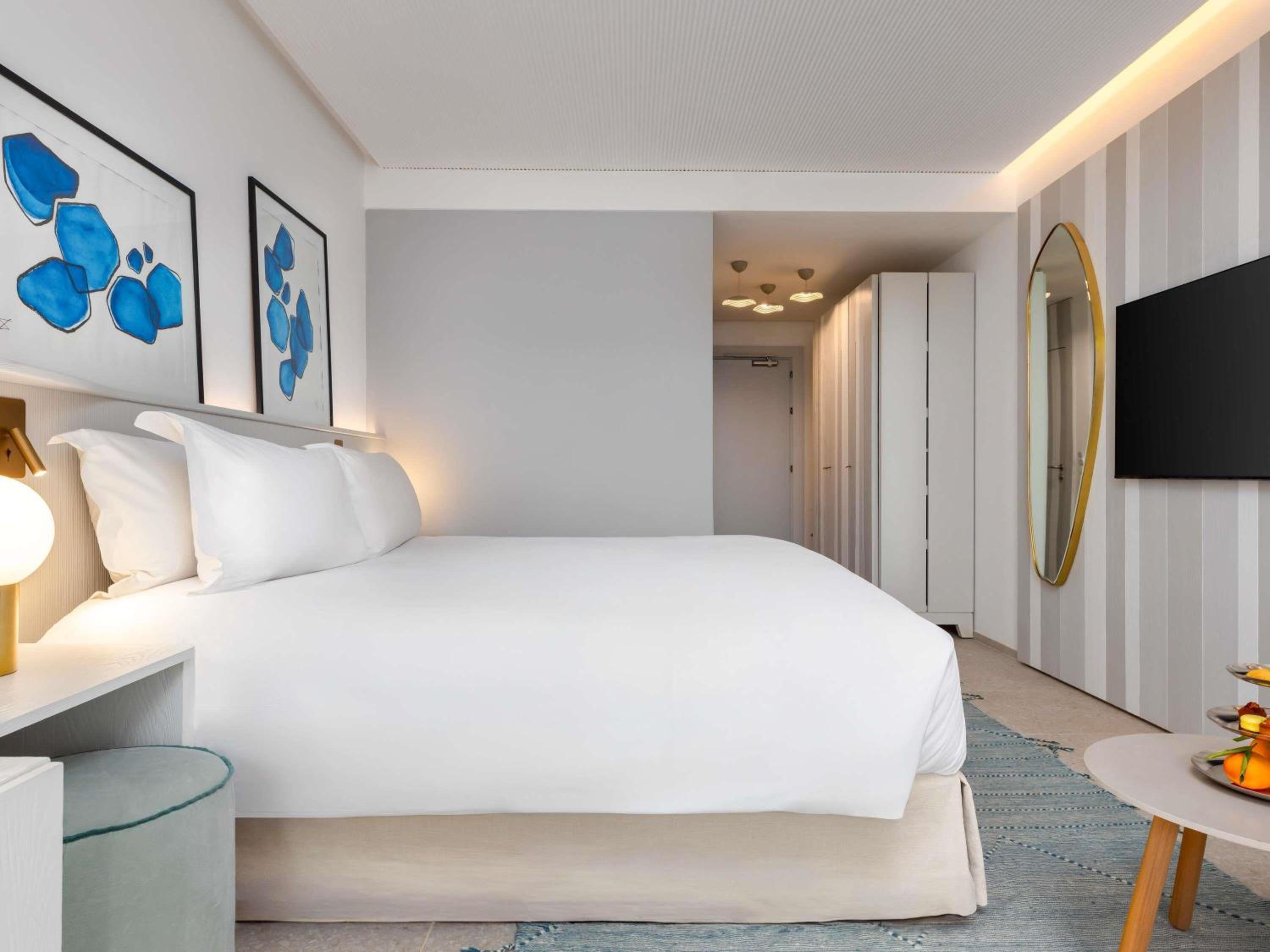 Prestige Queen Room with Panoramic Sea View - Photo 4