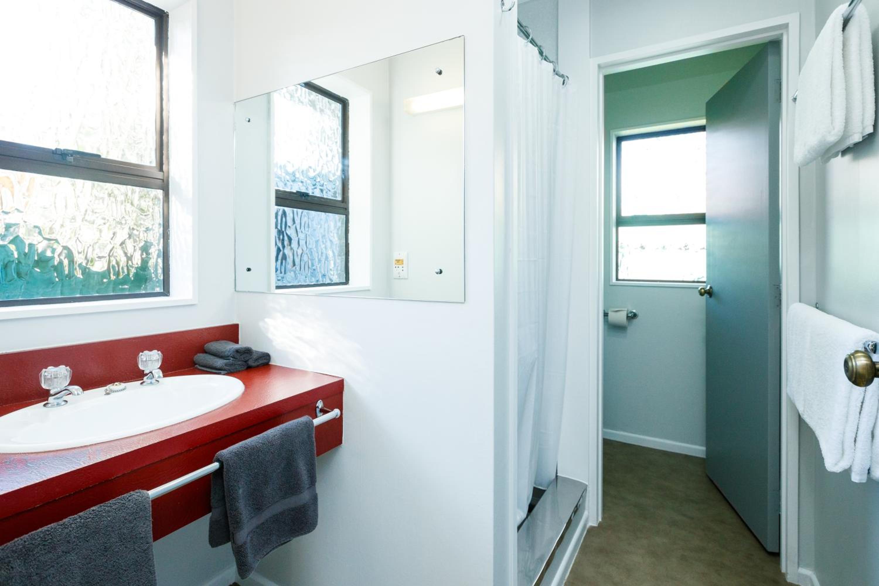 One-Bedroom Apartment - Photo 2