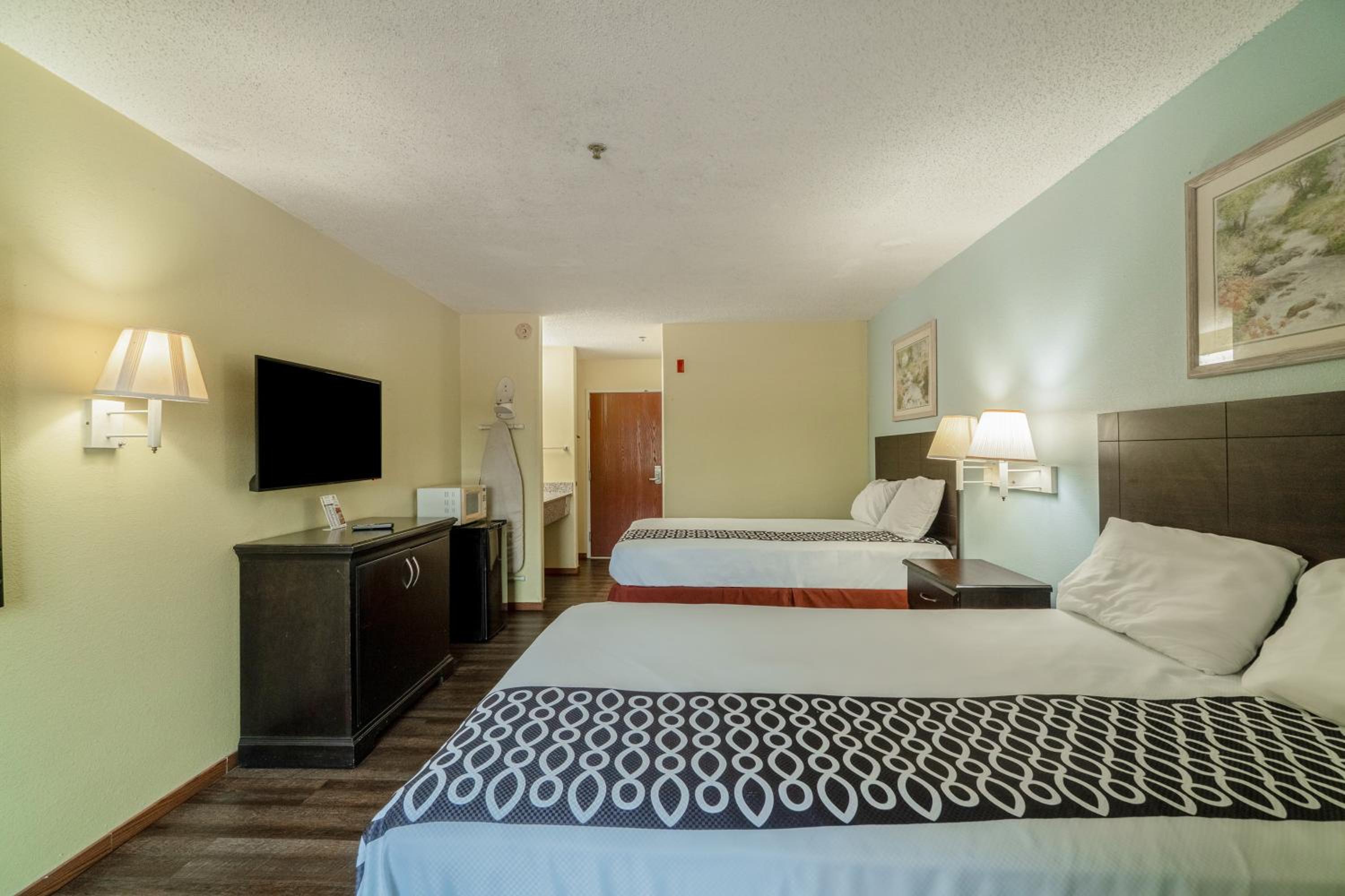 2 Full Beds Smoking photo 1
