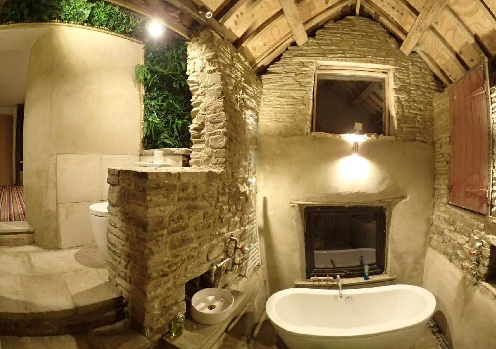 Double Room with Private Bathroom - Photo 1