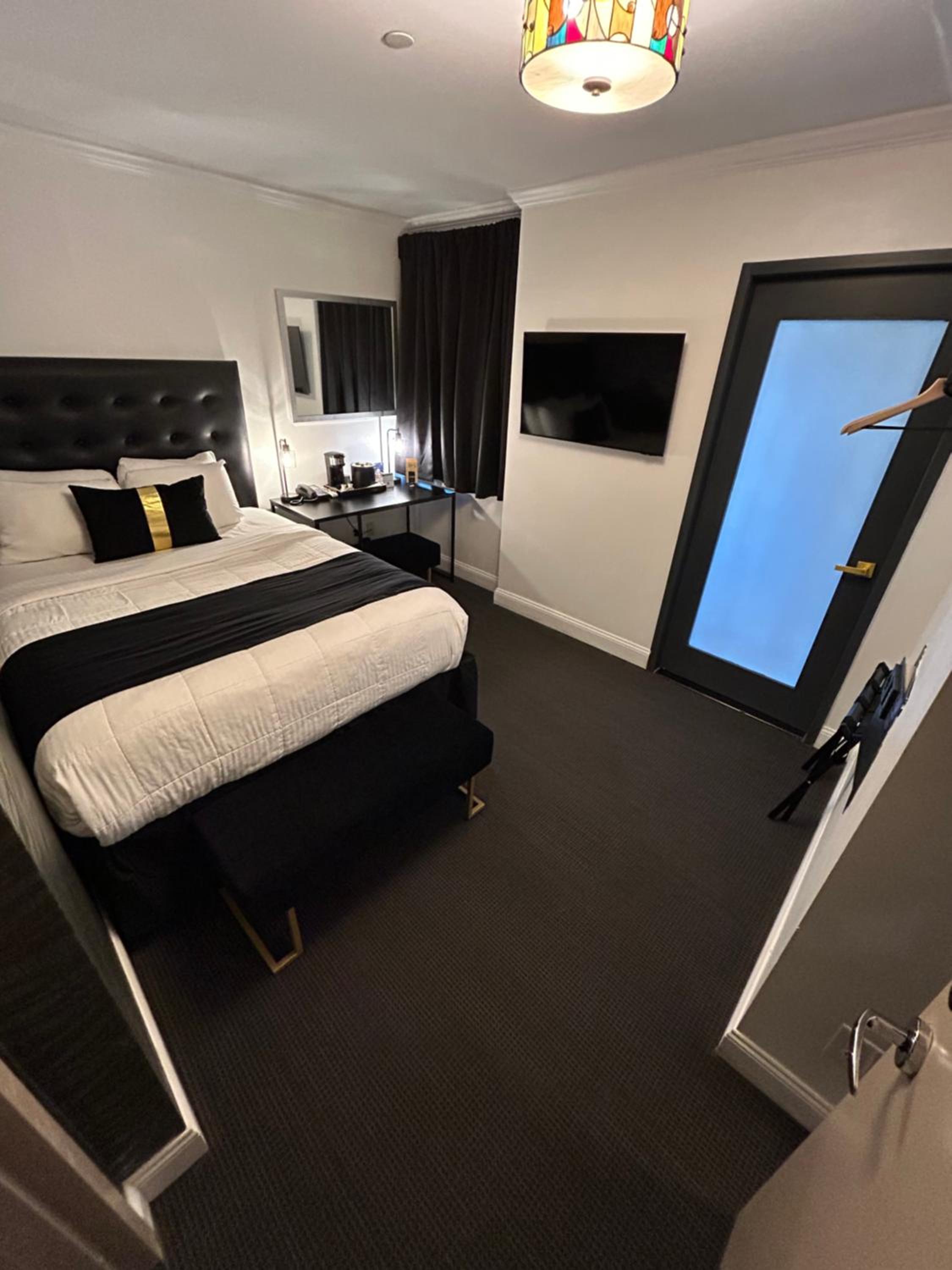 Deluxe Queen Room