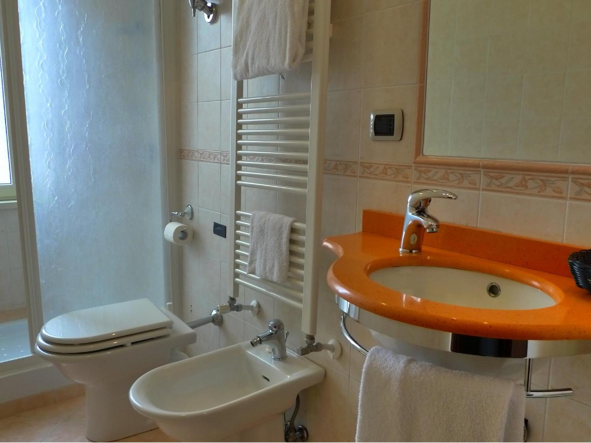 Double or Twin Room - Photo 4