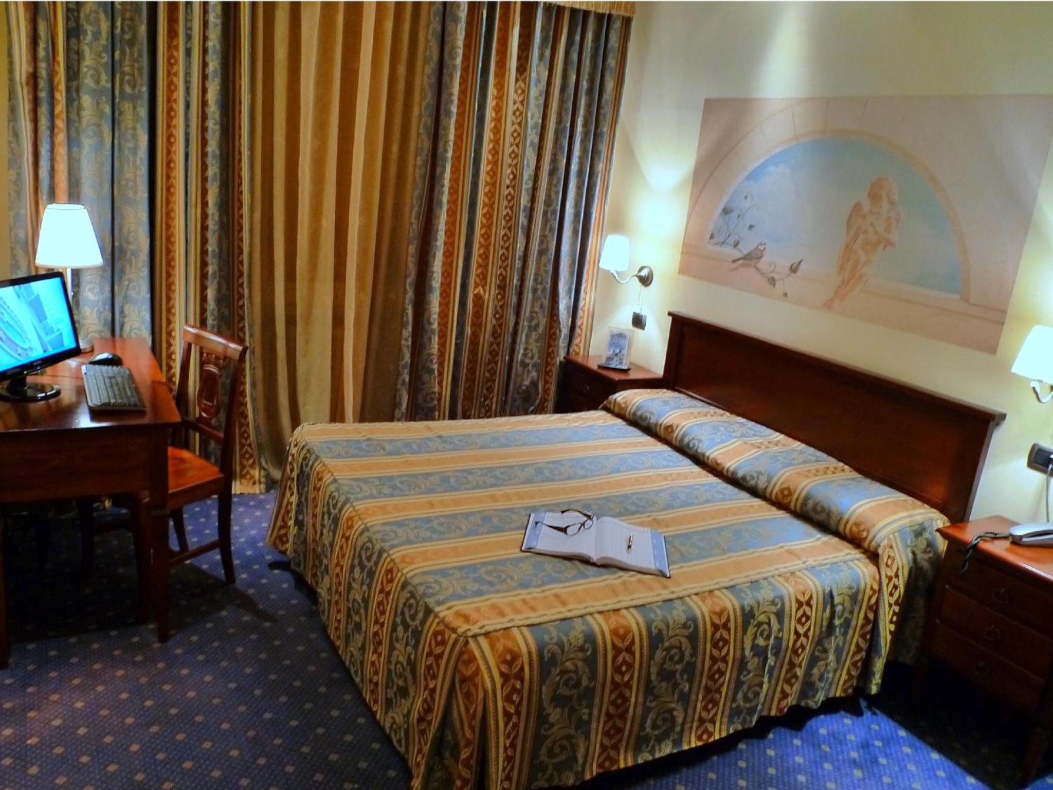 Double or Twin Room - Photo 6