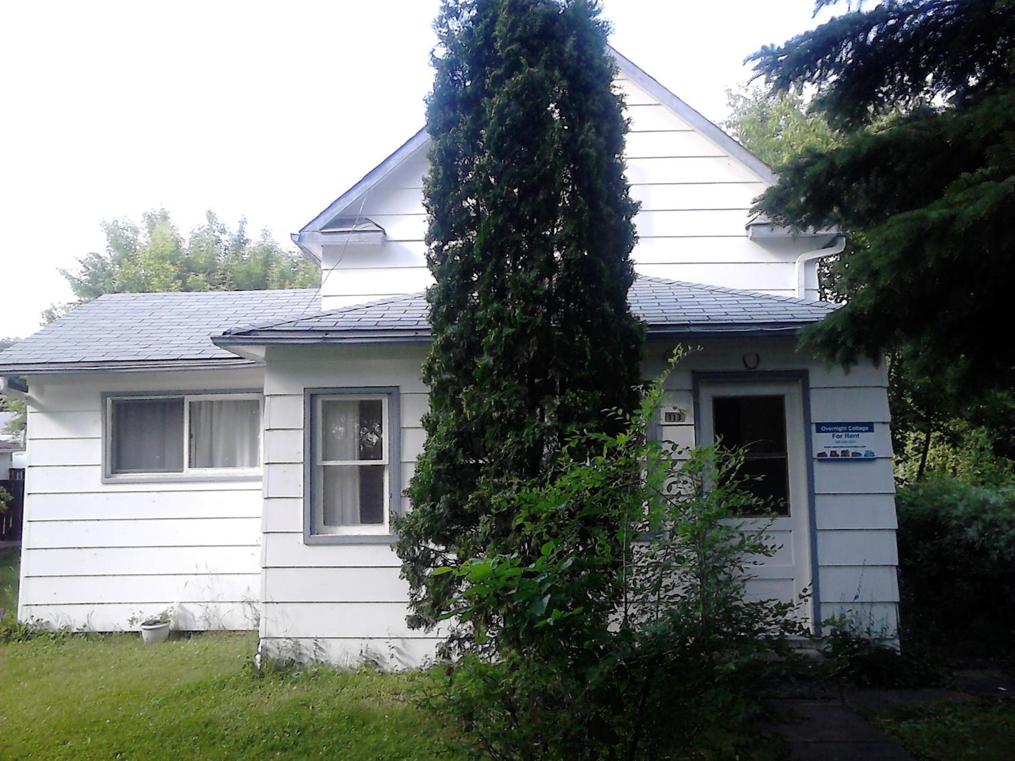 Three-Bedroom House photo 2