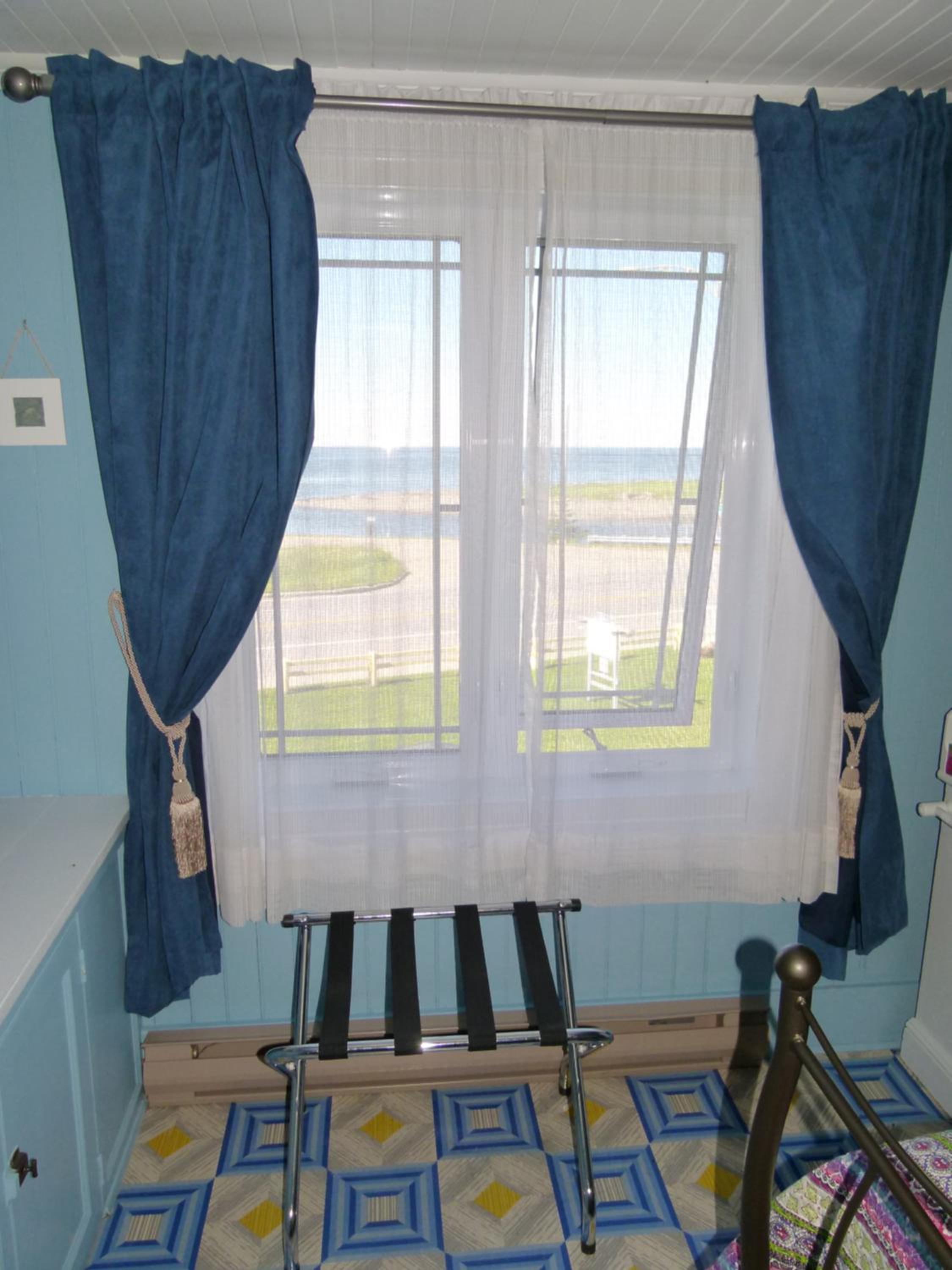 Queen Room photo 2