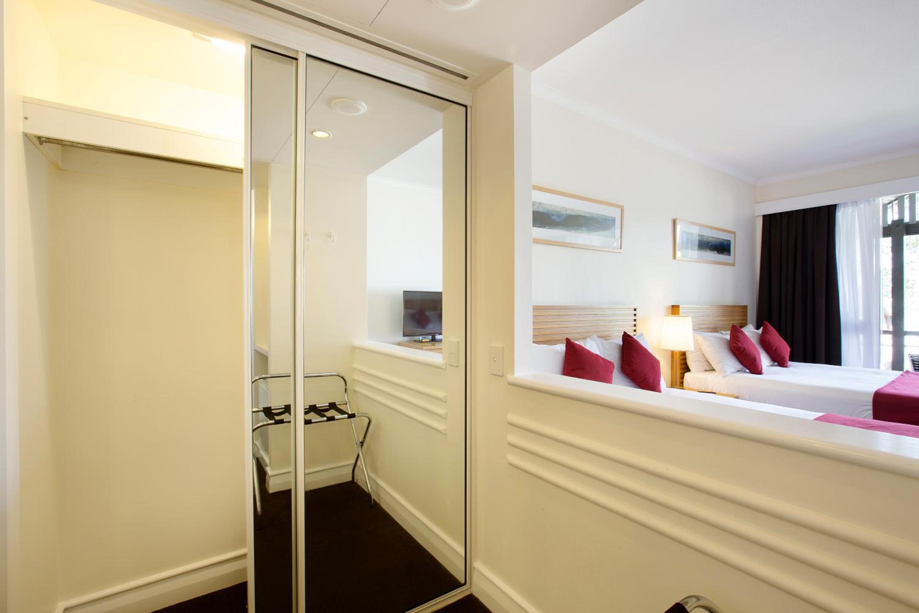 Double Room with Garden View - Photo 9