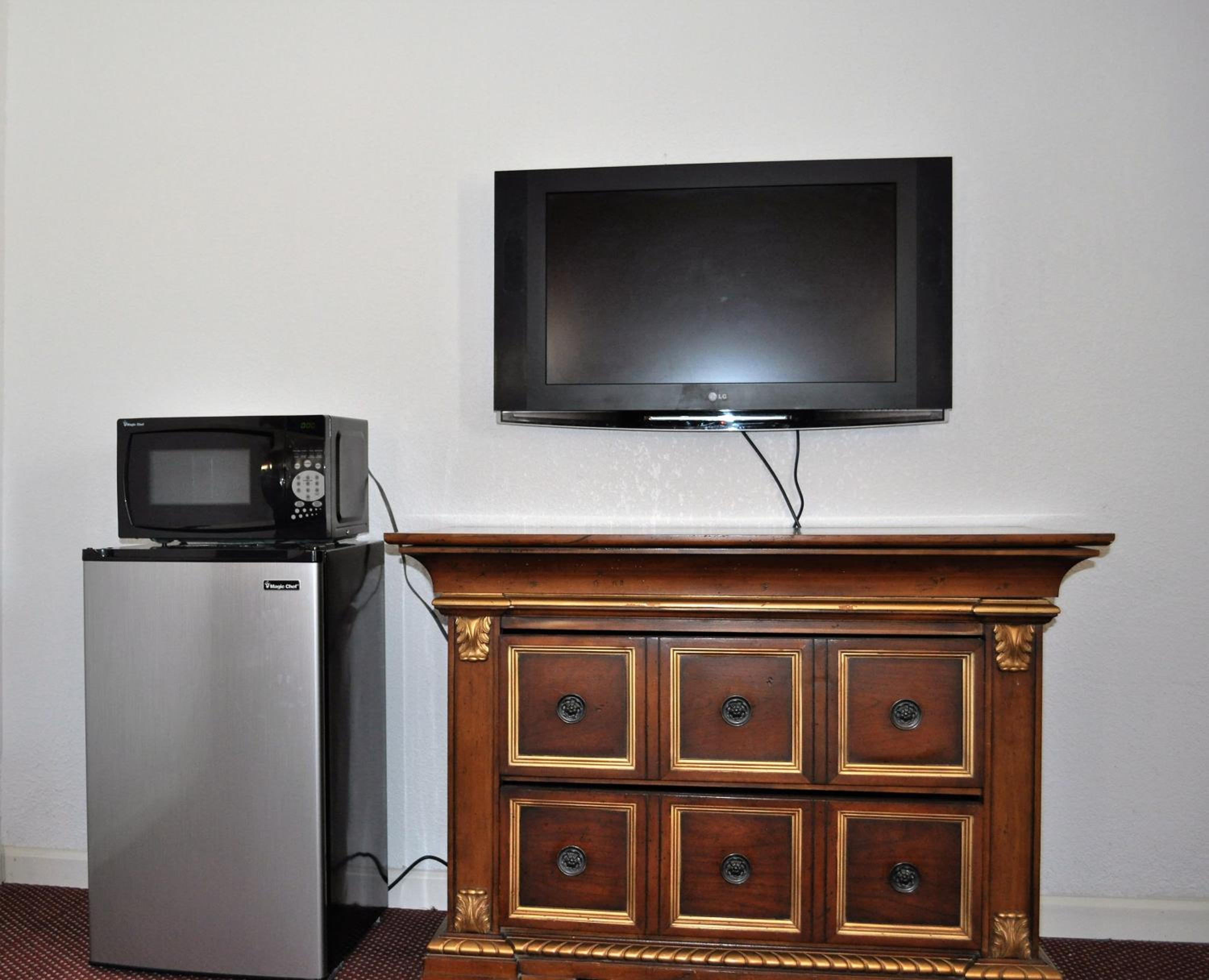 Deluxe Queen Room with Two Queen Beds photo 2