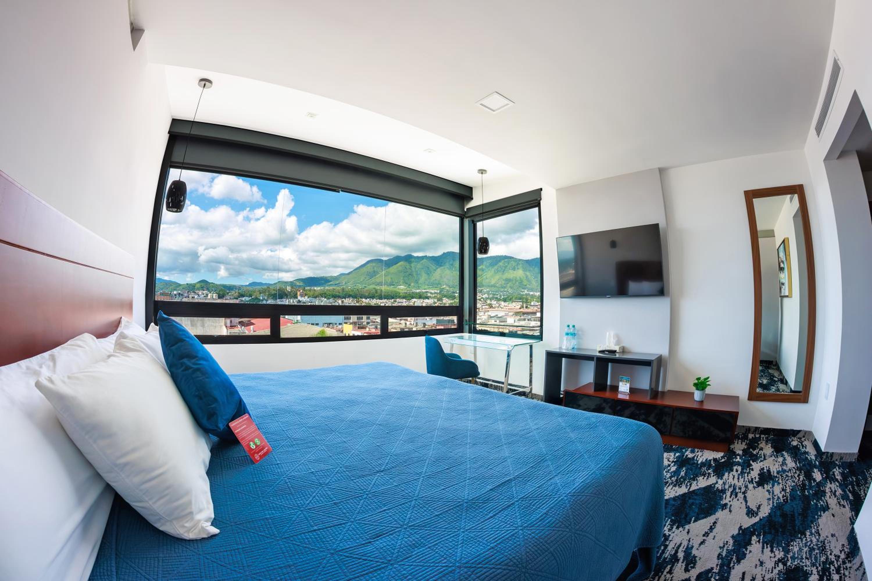 Superior King Room - Photo 4
