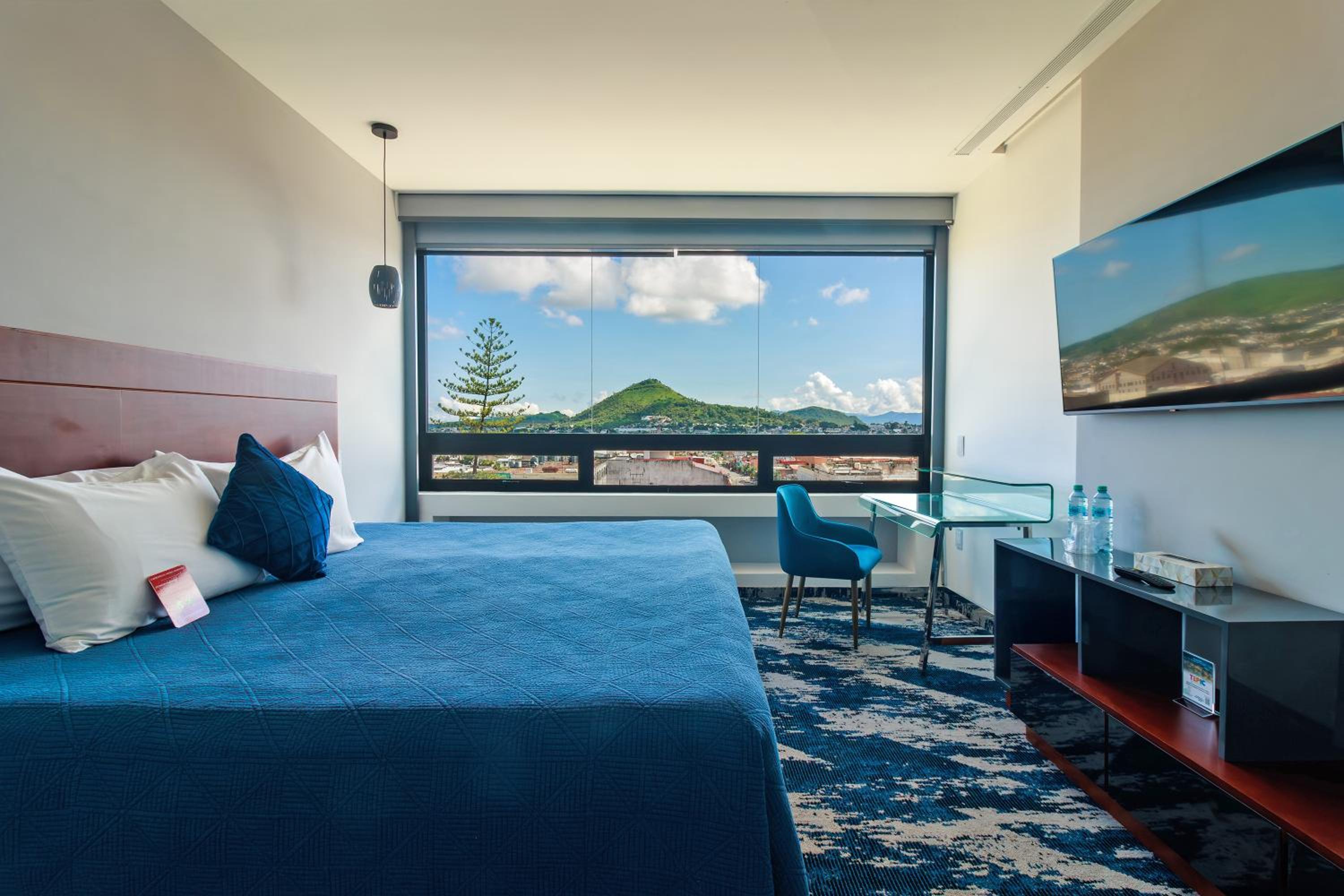 Superior King Room - Photo 5