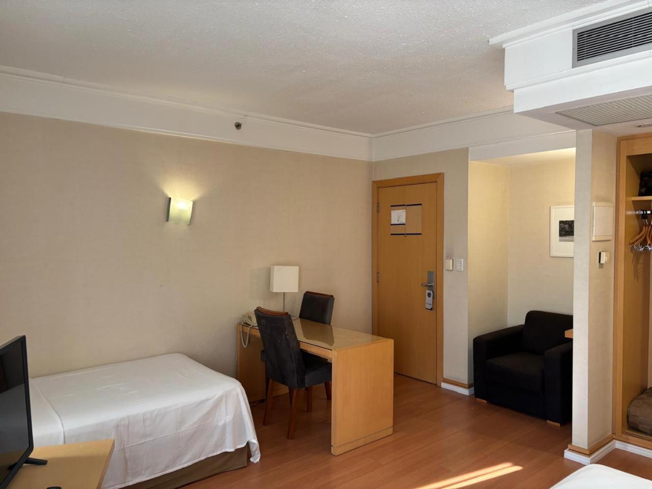 Double or Twin Room with Bathroom photo 2