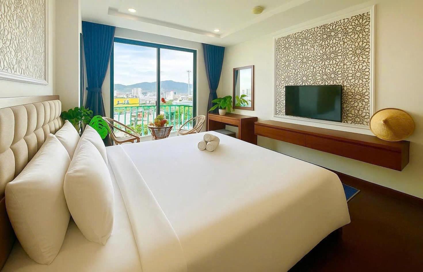 Deluxe Double Room with Balcony - Photo 1