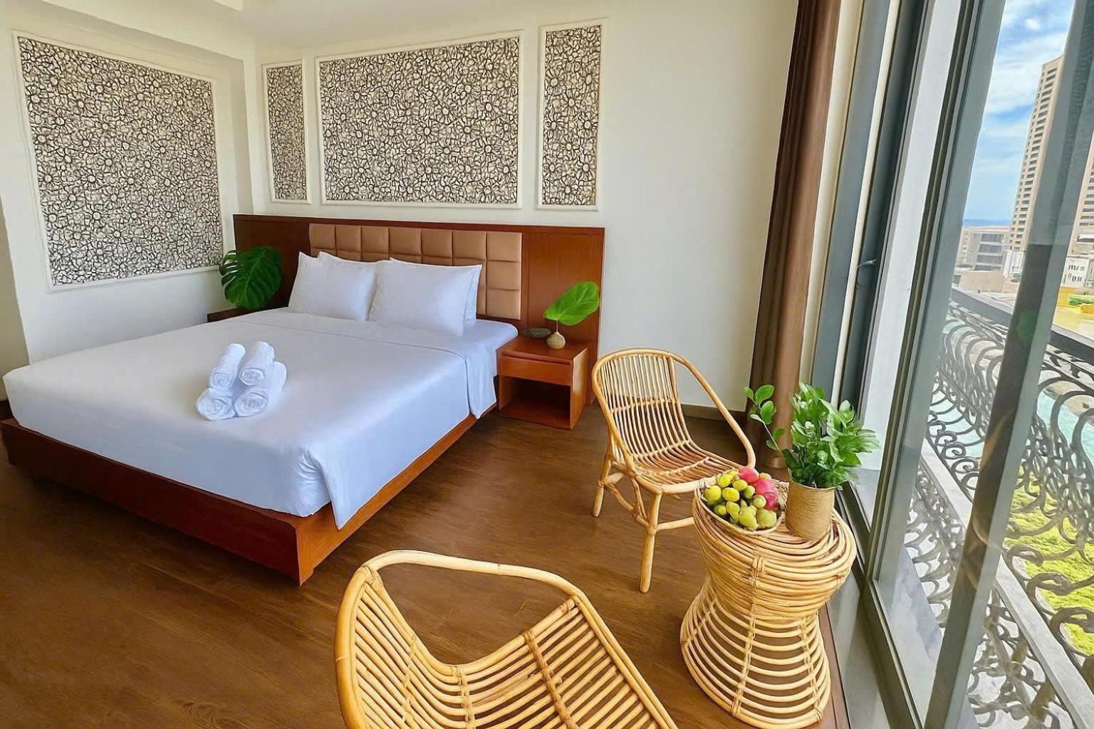 Deluxe Double Room with Balcony - Photo 2
