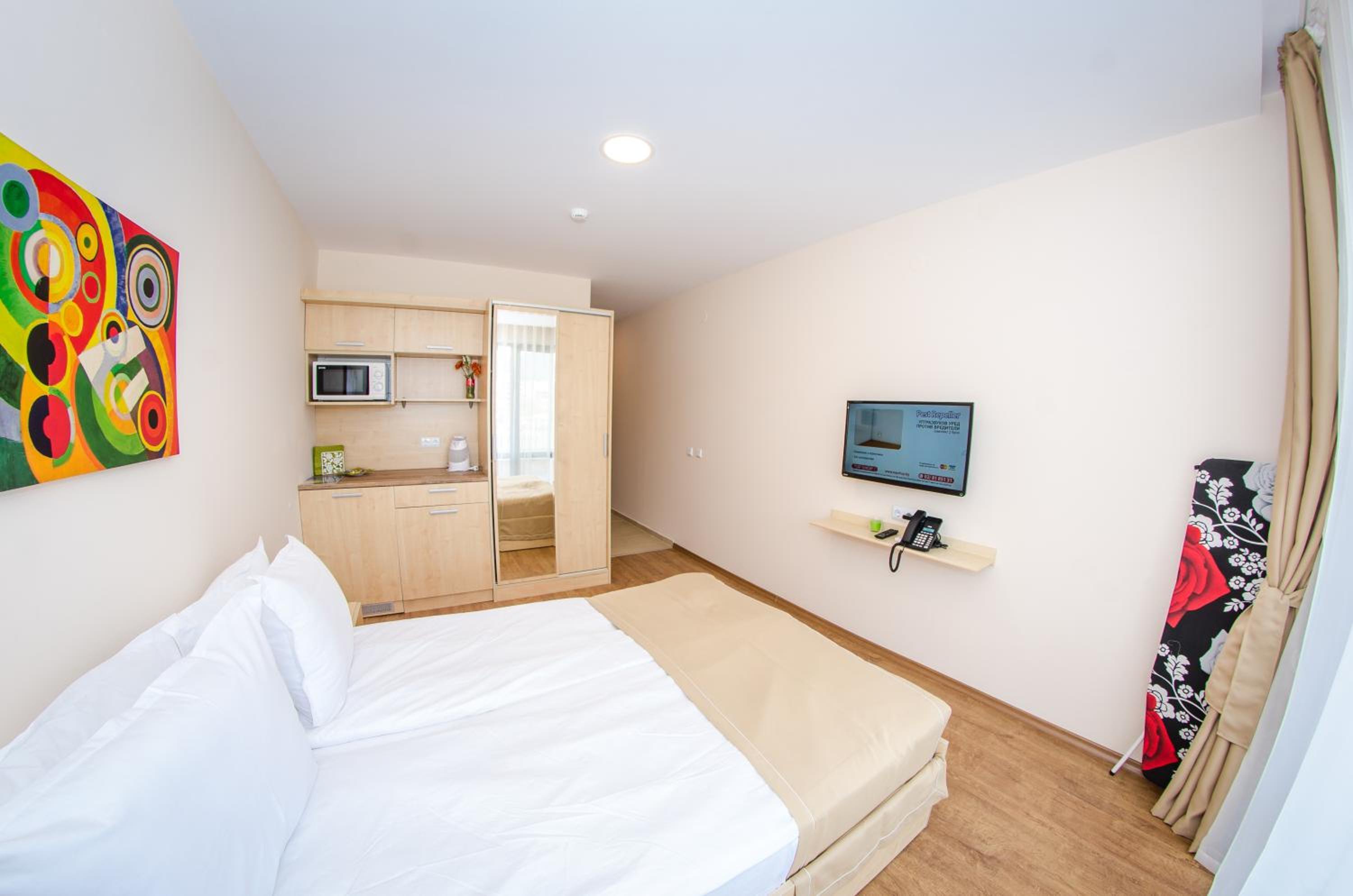 Studio with Balcony (2 Adults) photo 2