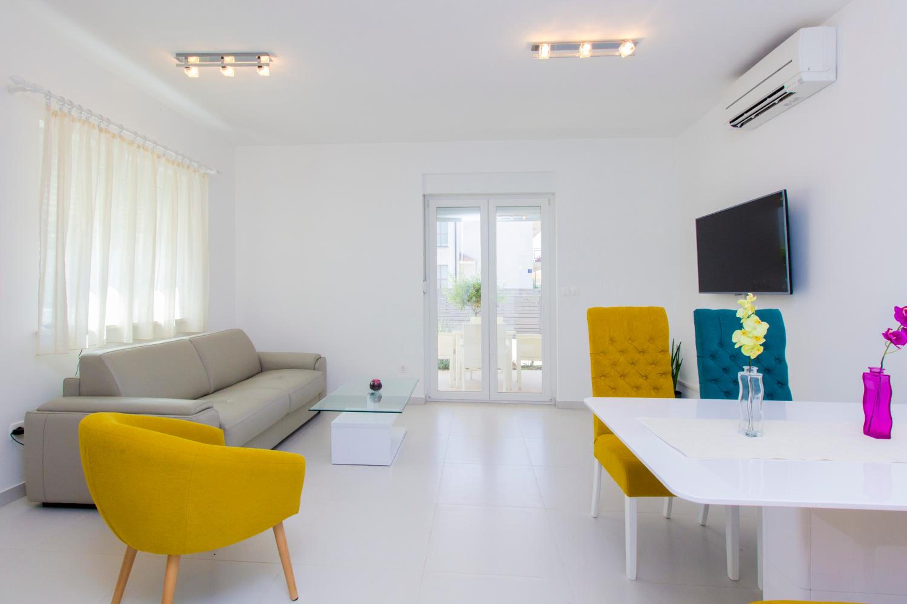 Comfort One-Bedroom Apartment with Terrace photo 2