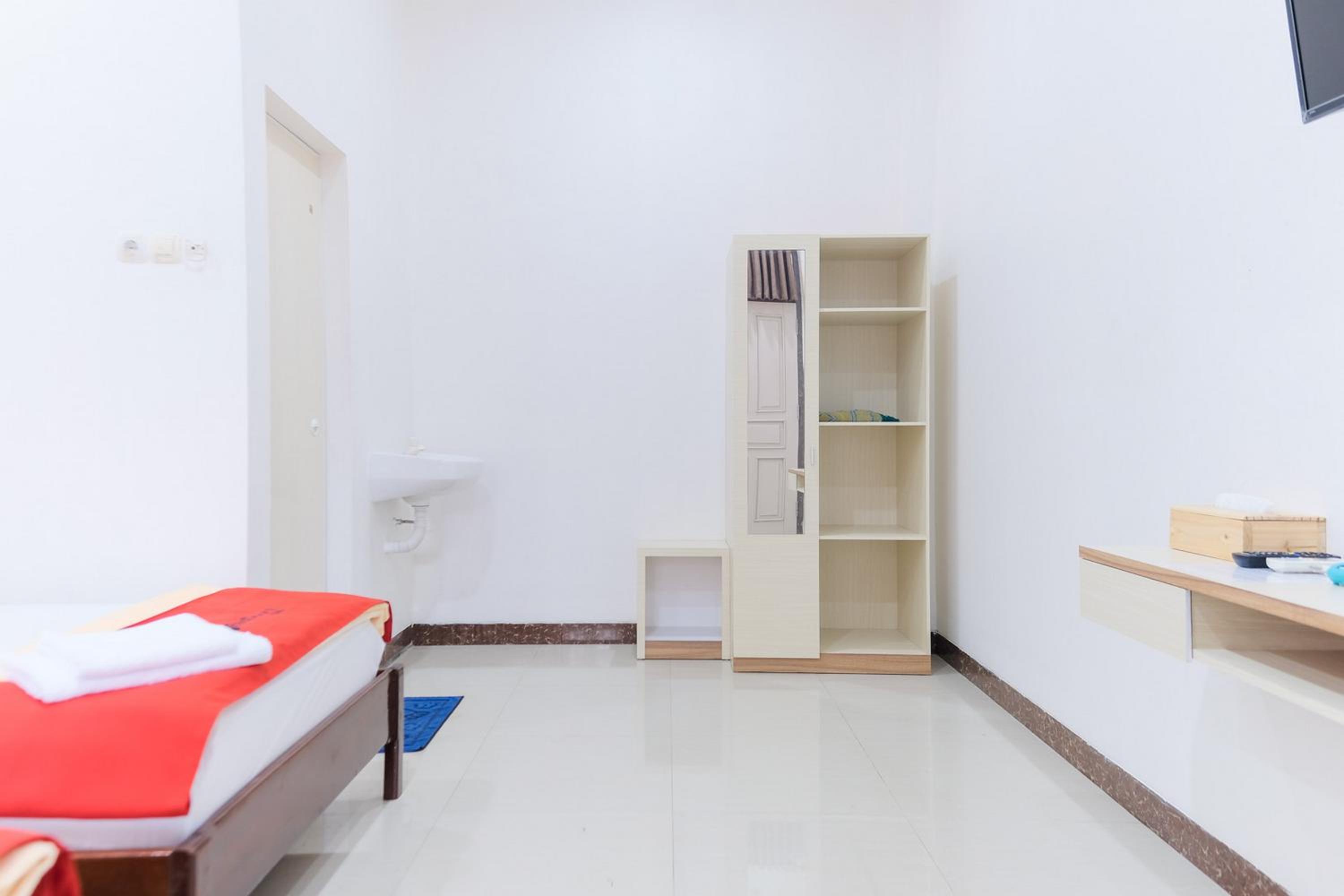 Standard Twin Room - Photo 2