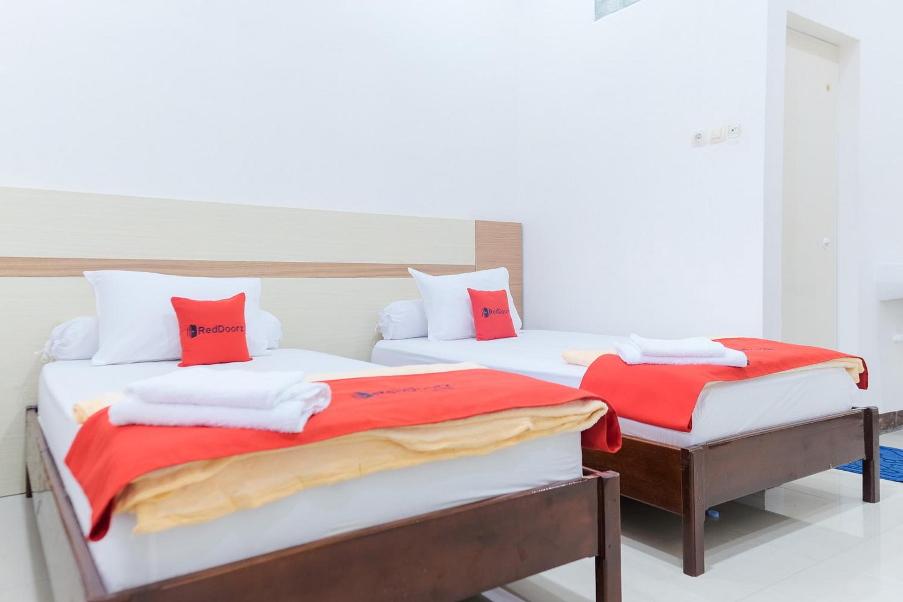 Standard Twin Room - Photo 4