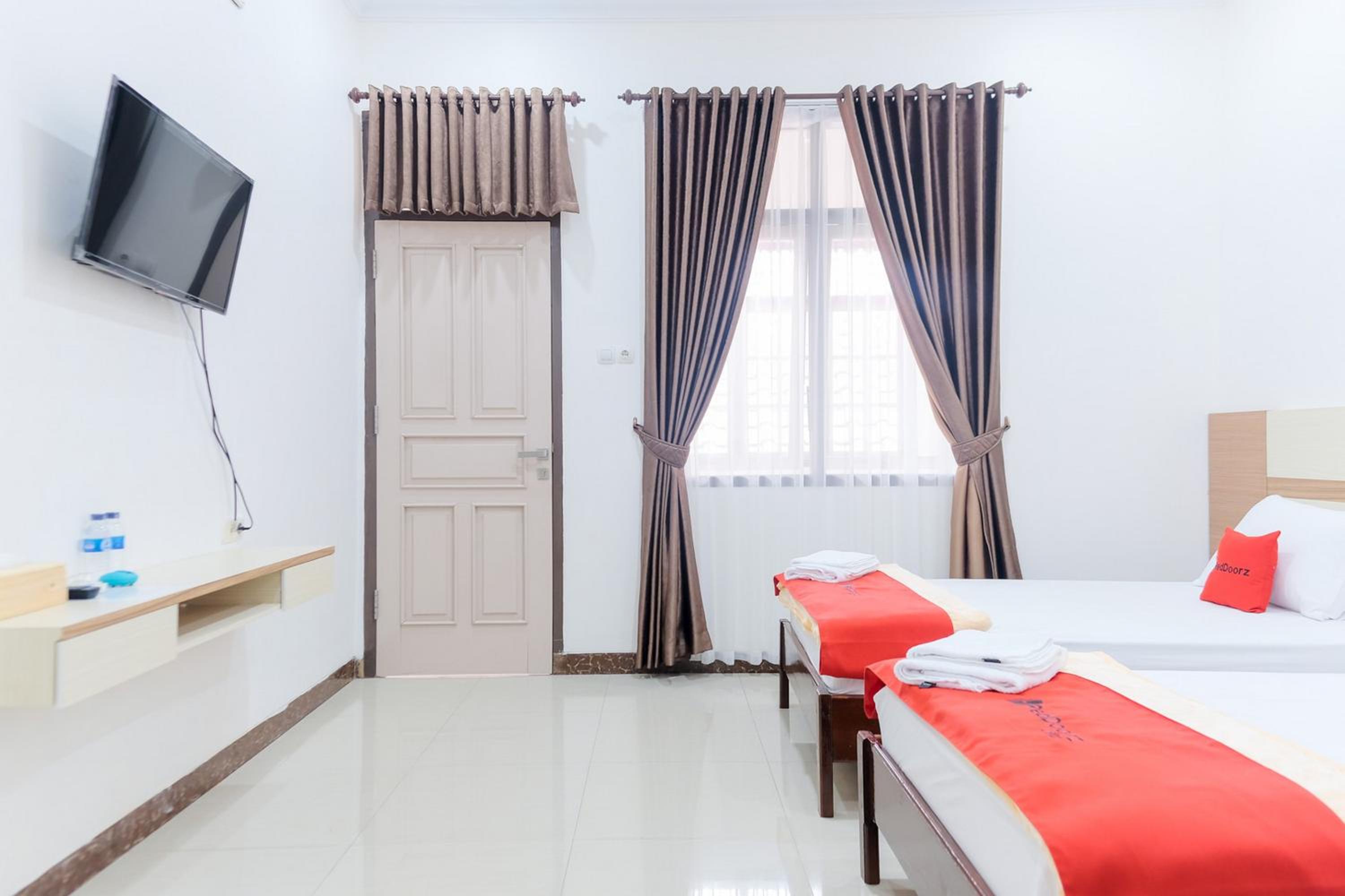 Standard Twin Room - Photo 5