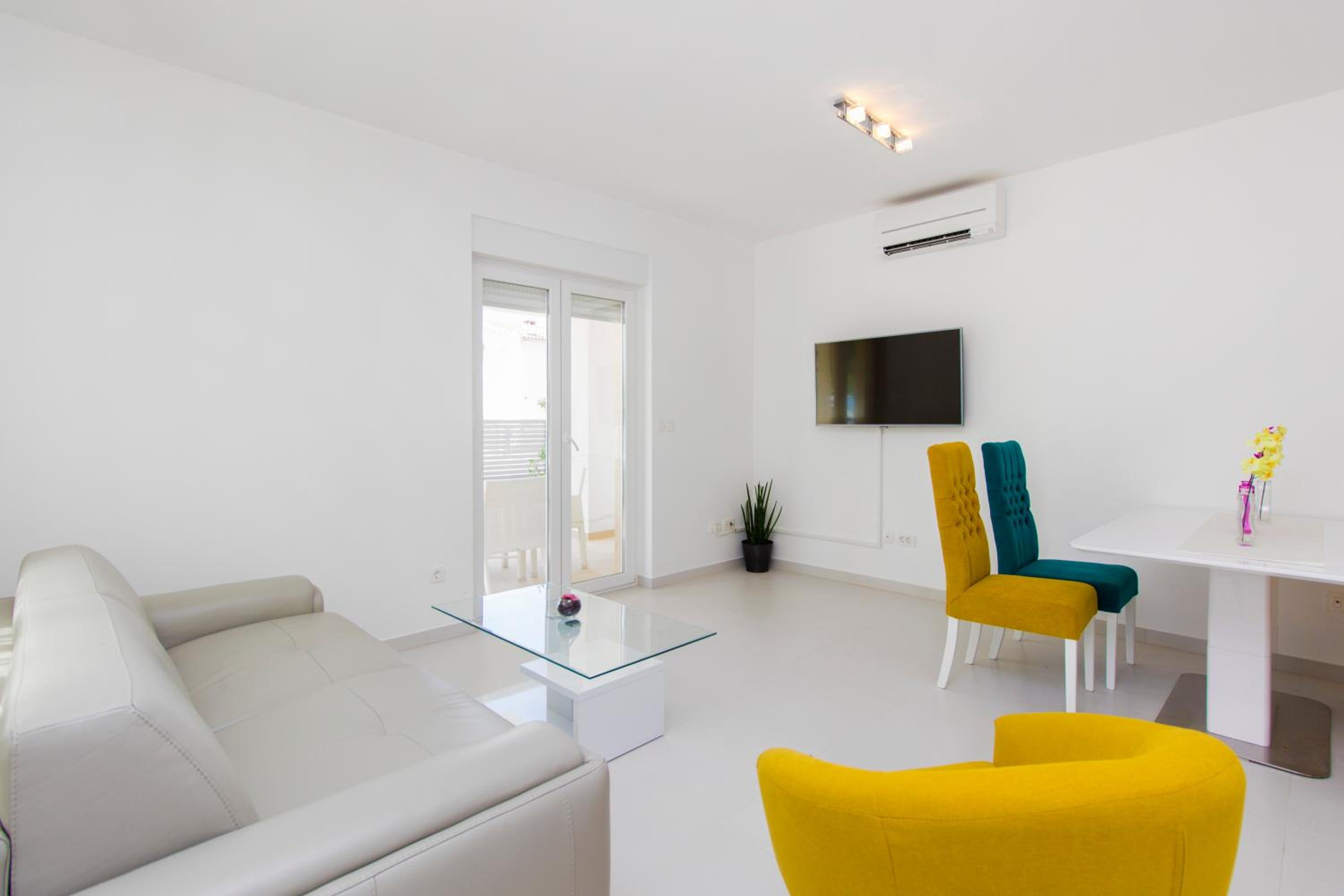Comfort One-Bedroom Apartment with Terrace photo 1