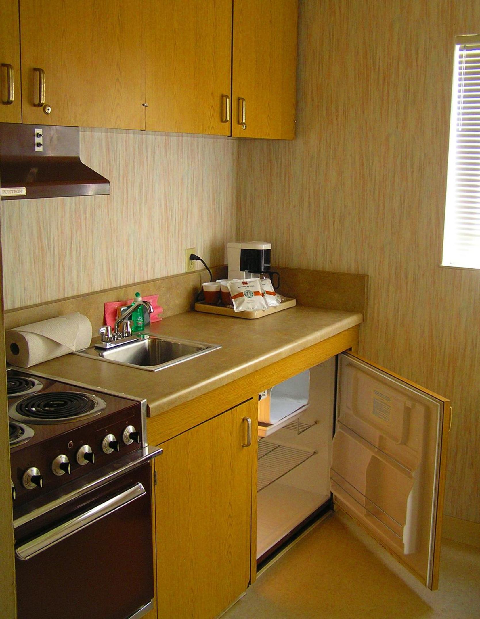 King Room with Kitchenette - Photo 7