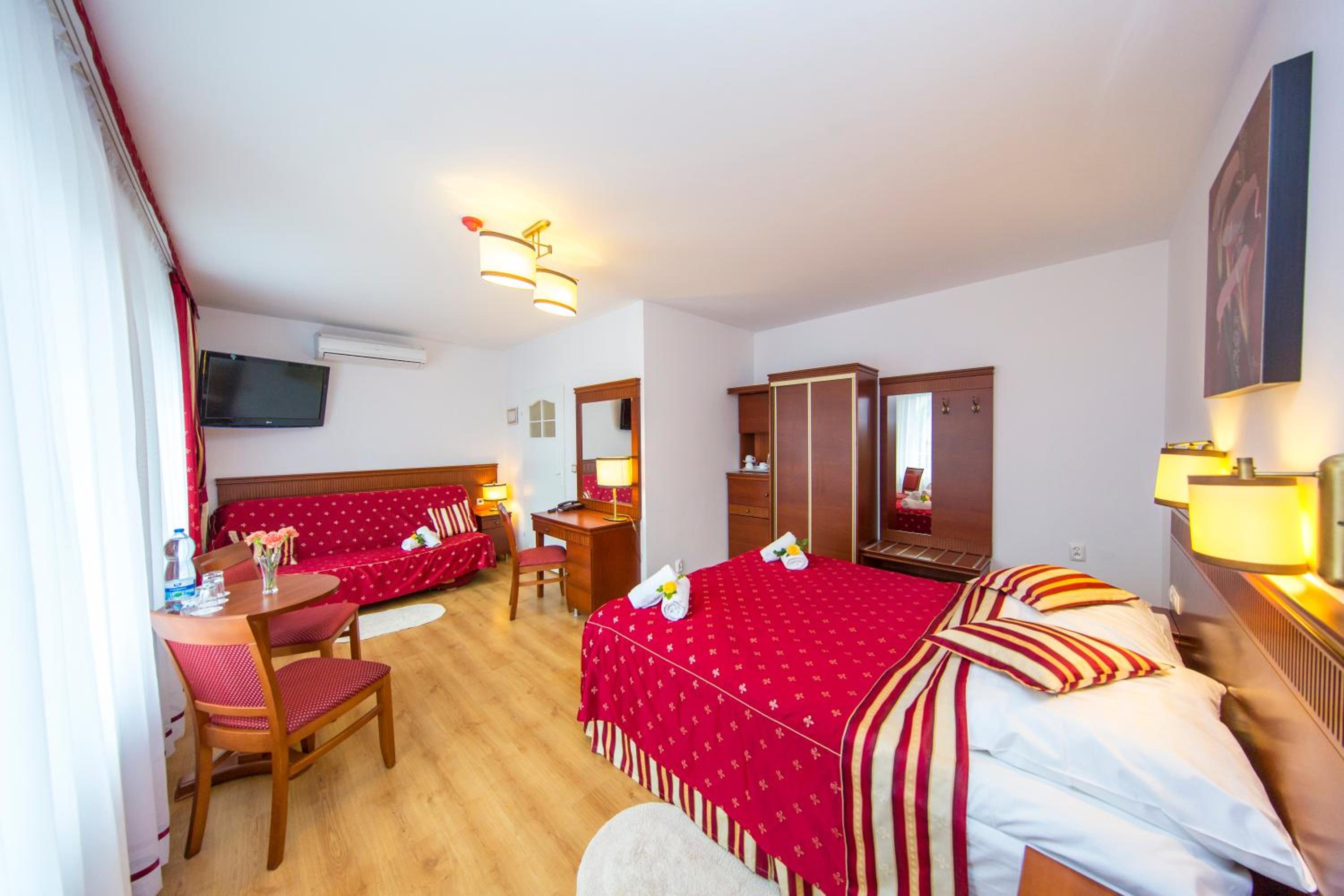 Triple Room  with Air Conditioning photo 1