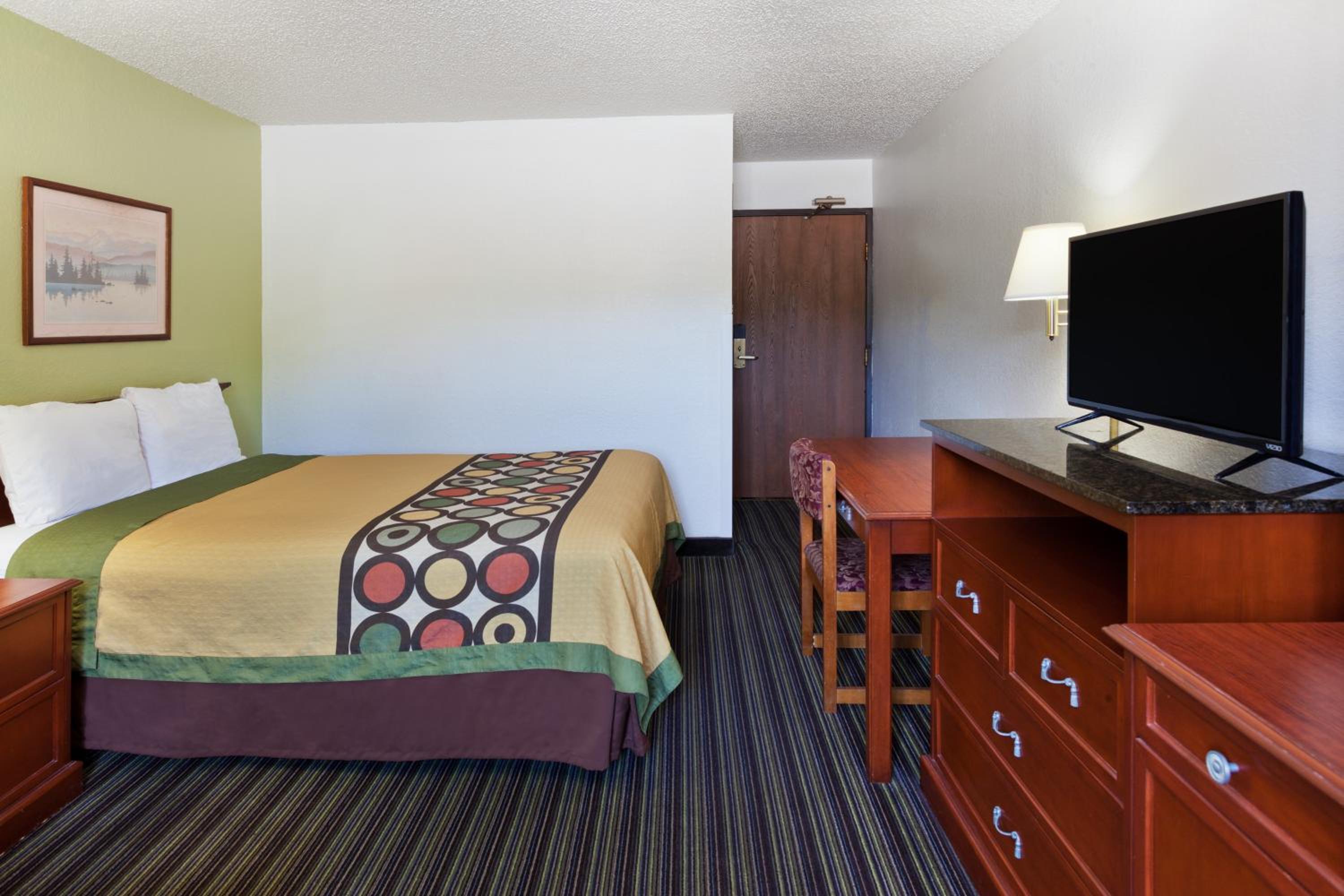 King Room- Non-Smoking - Photo 4