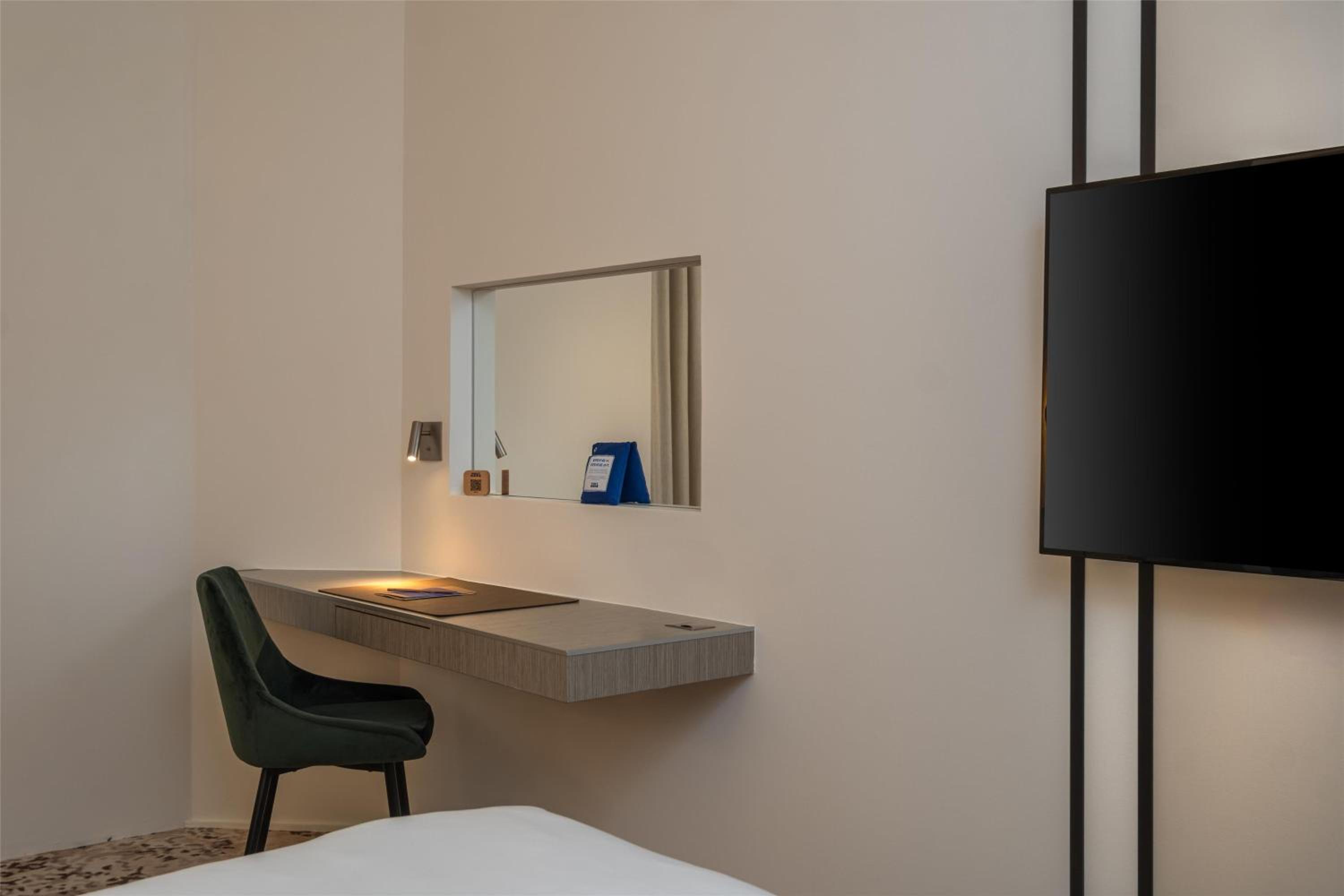 Queen Room - Photo 7