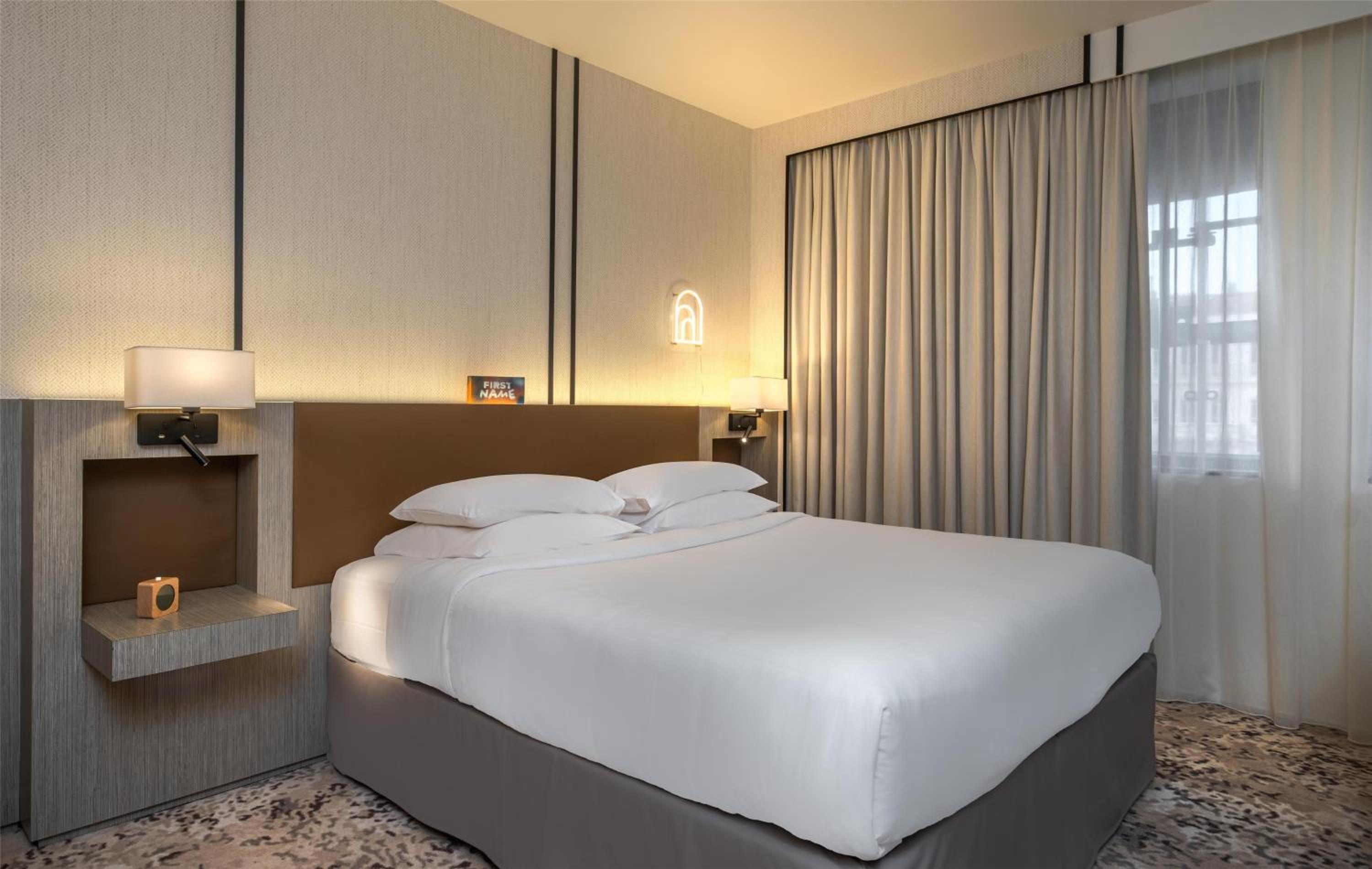 Deluxe King Room - Photo 4