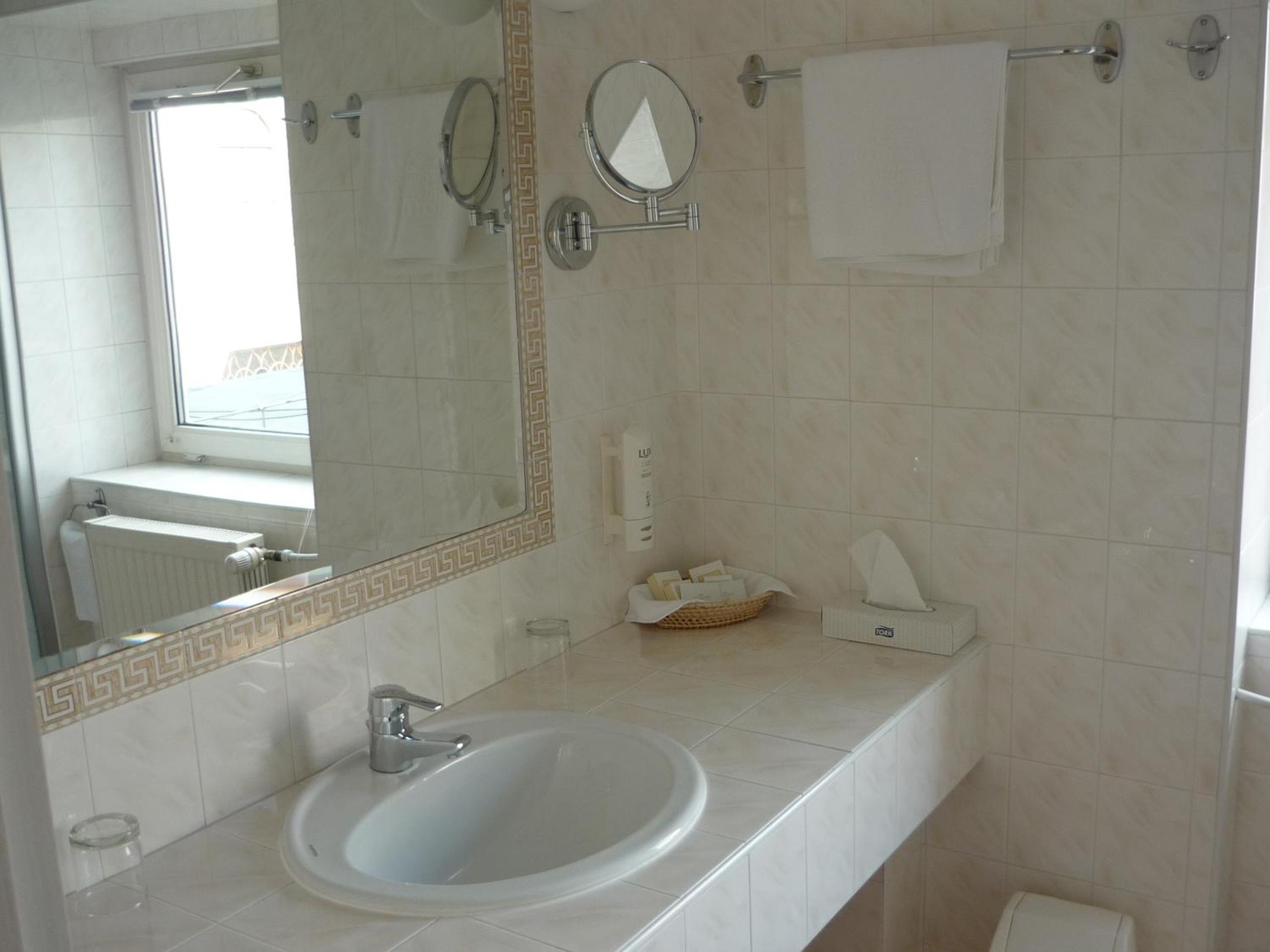 Suite - Photo 3