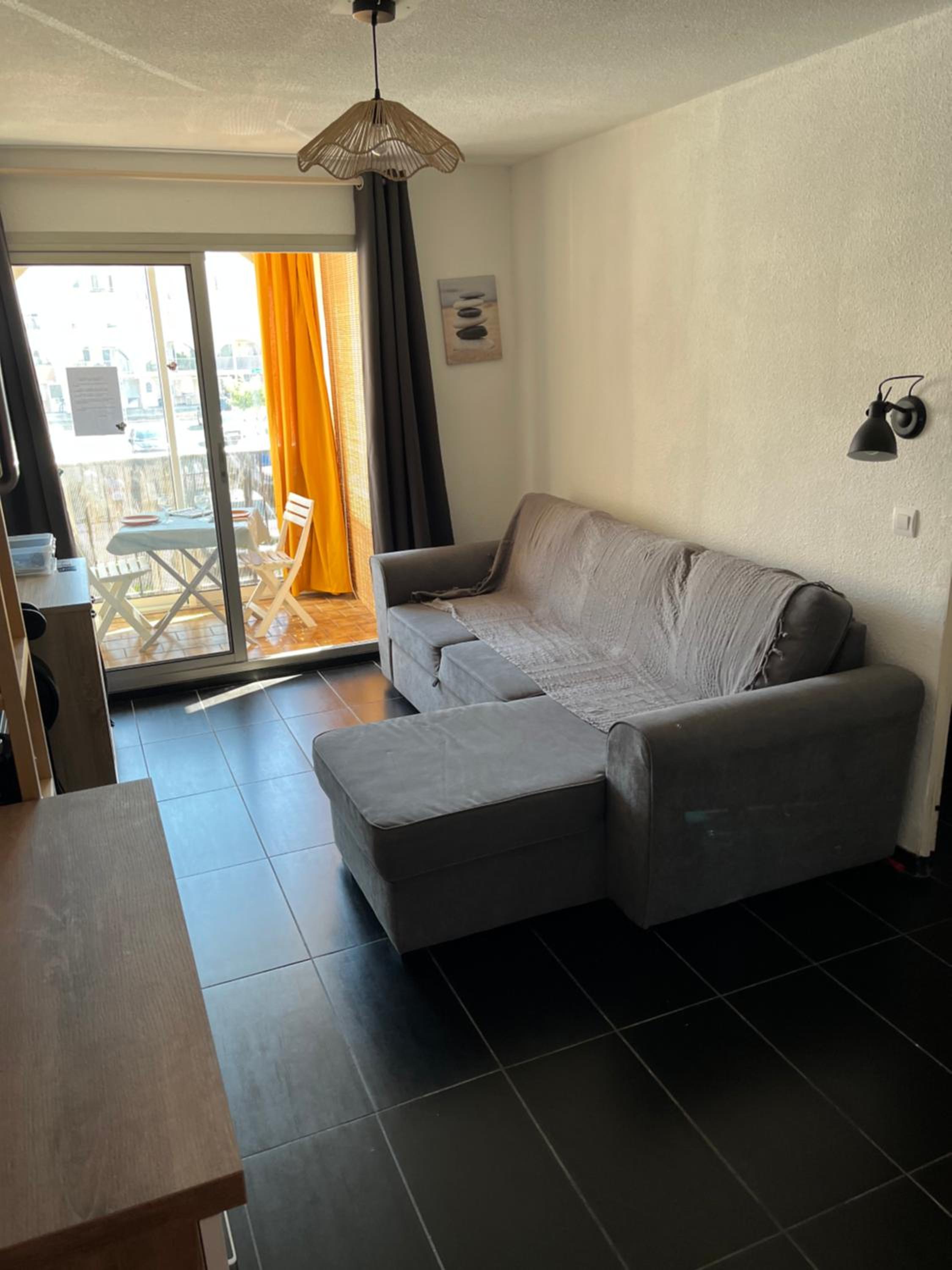 One-Bedroom Apartment photo 1