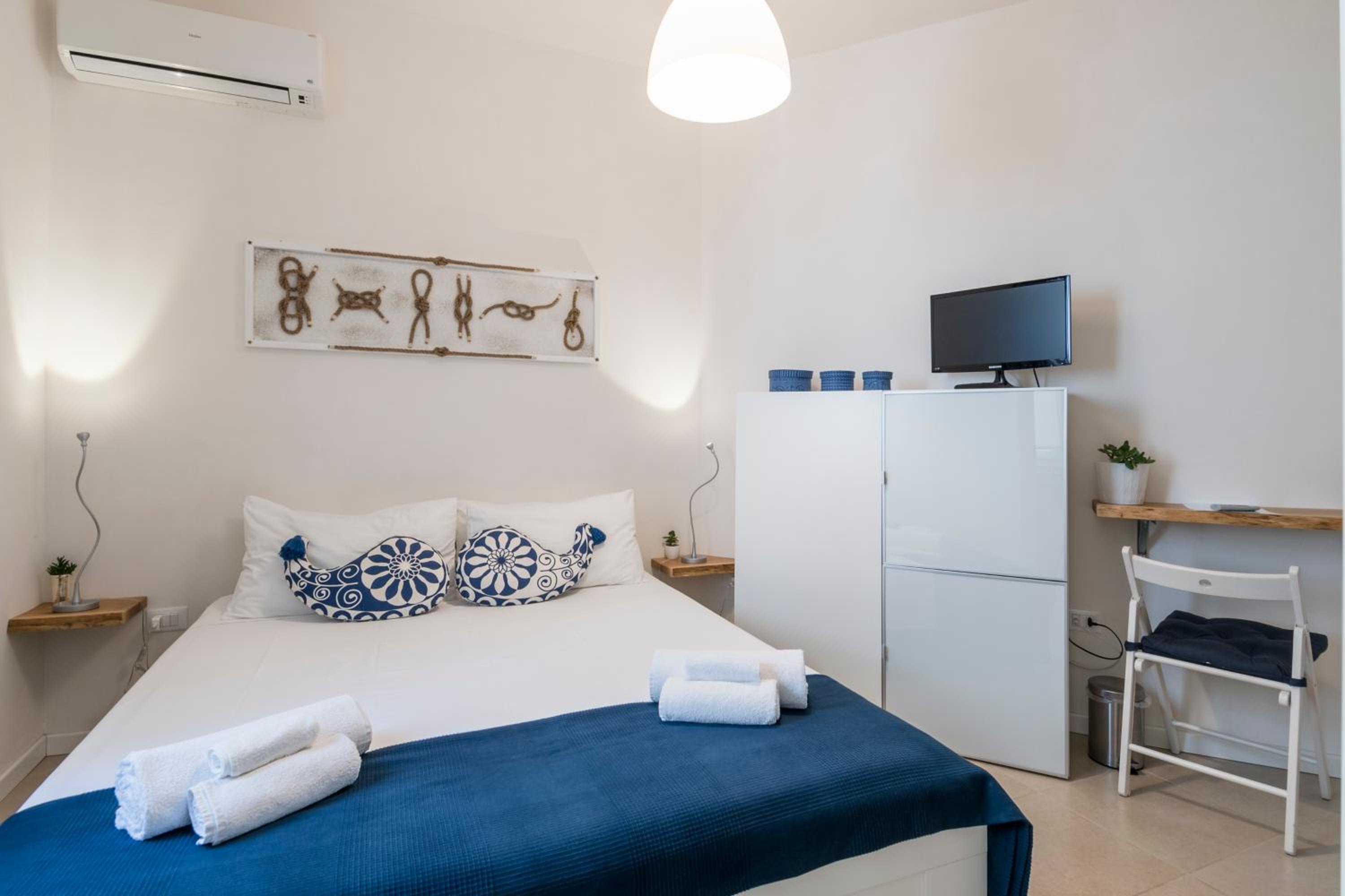 Double Room with Private Bathroom photo 1