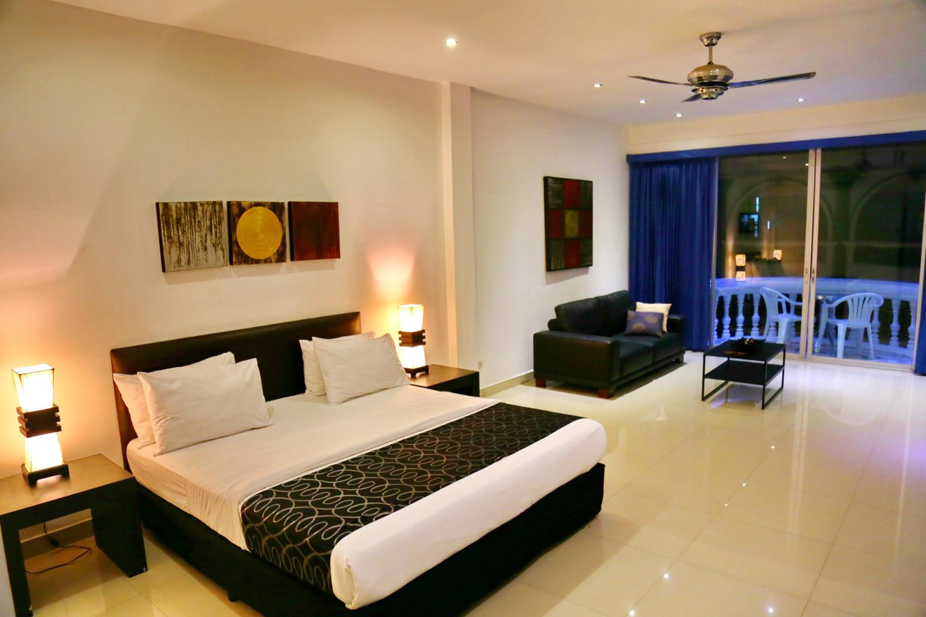 Suite with Balcony photo 1