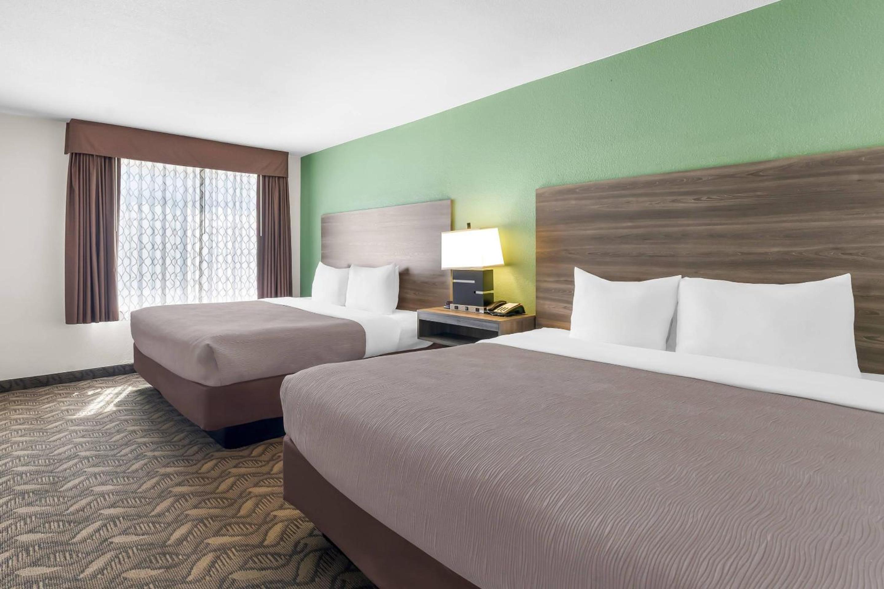 King Room - Accessible/Non-Smoking - Photo 2