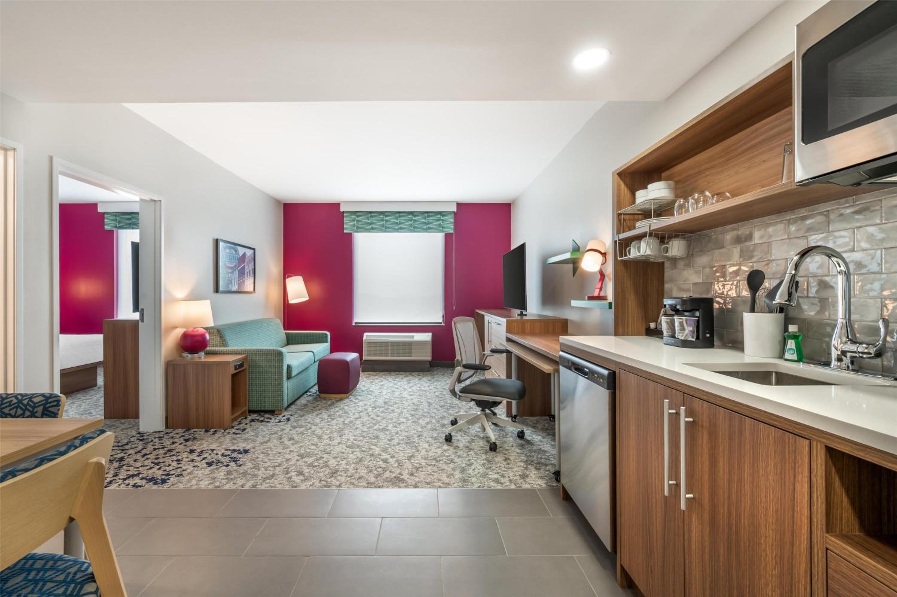 One-Bedroom King Suite - Photo 3