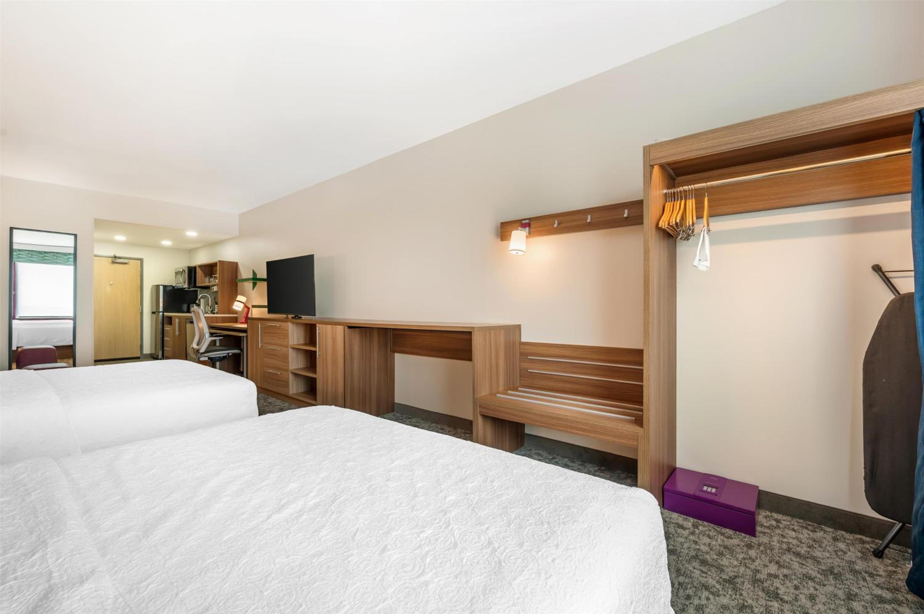 Studio Suite with Two Queen Beds - Photo 2