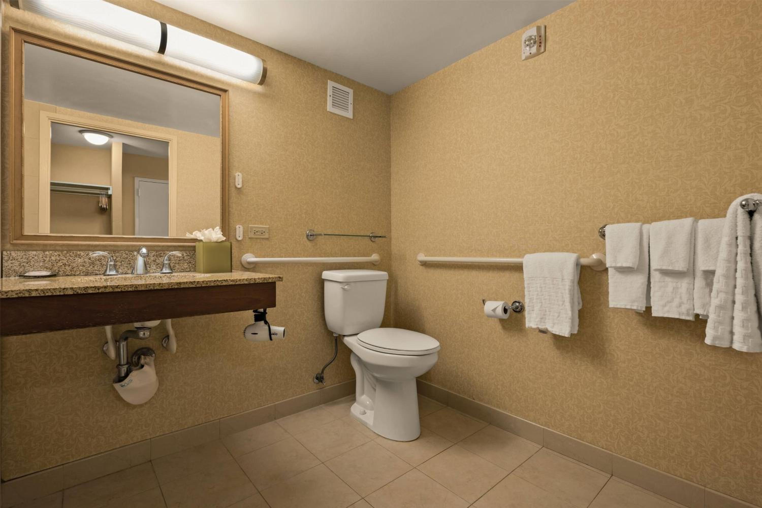 Double Room with Two Double Beds and Tub with Grab Bars - Mobility/Hearing Accessible - Non-Smoking - Photo 8