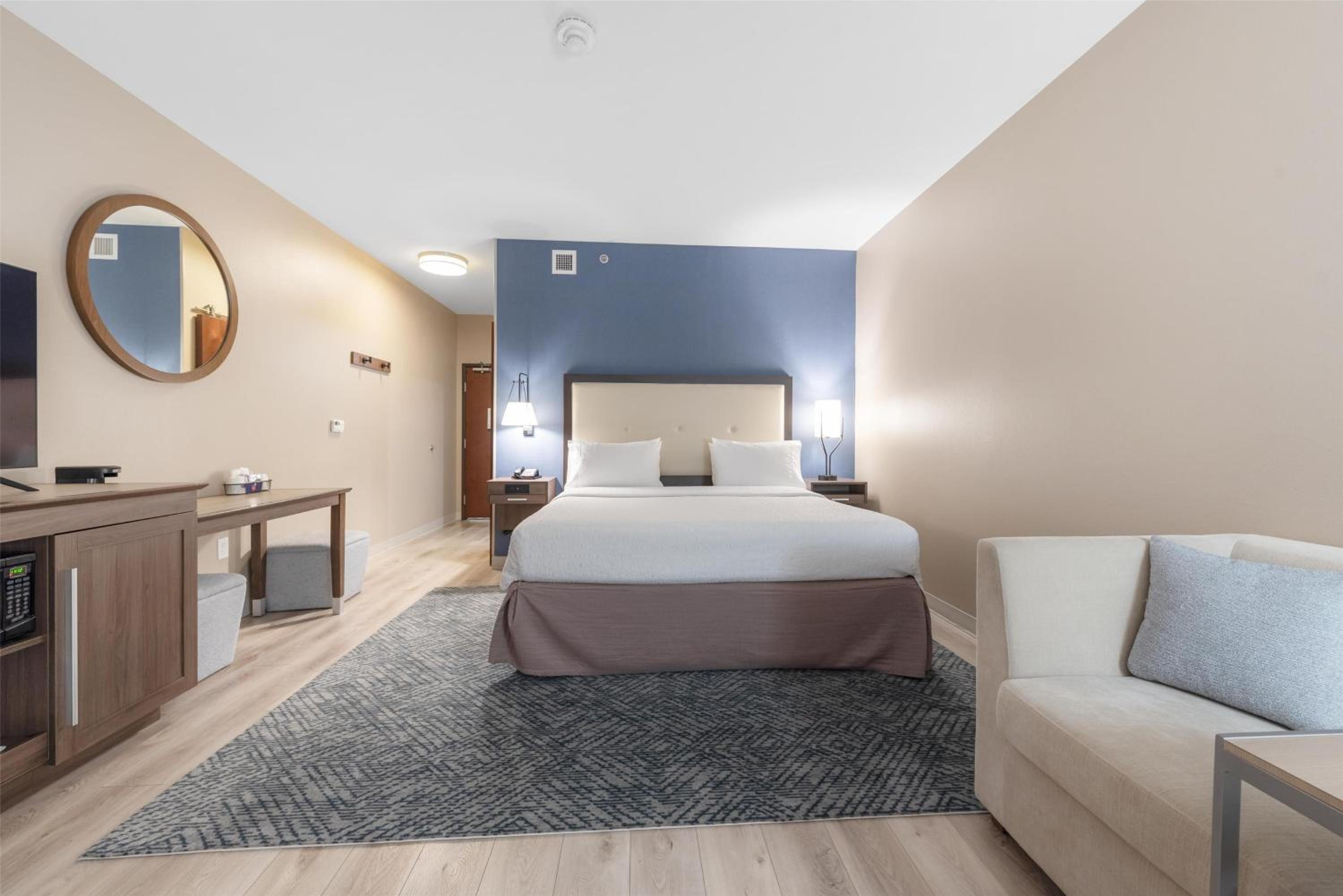 King Room with Sofa Bed - Hearing Accessible/Non-Smoking