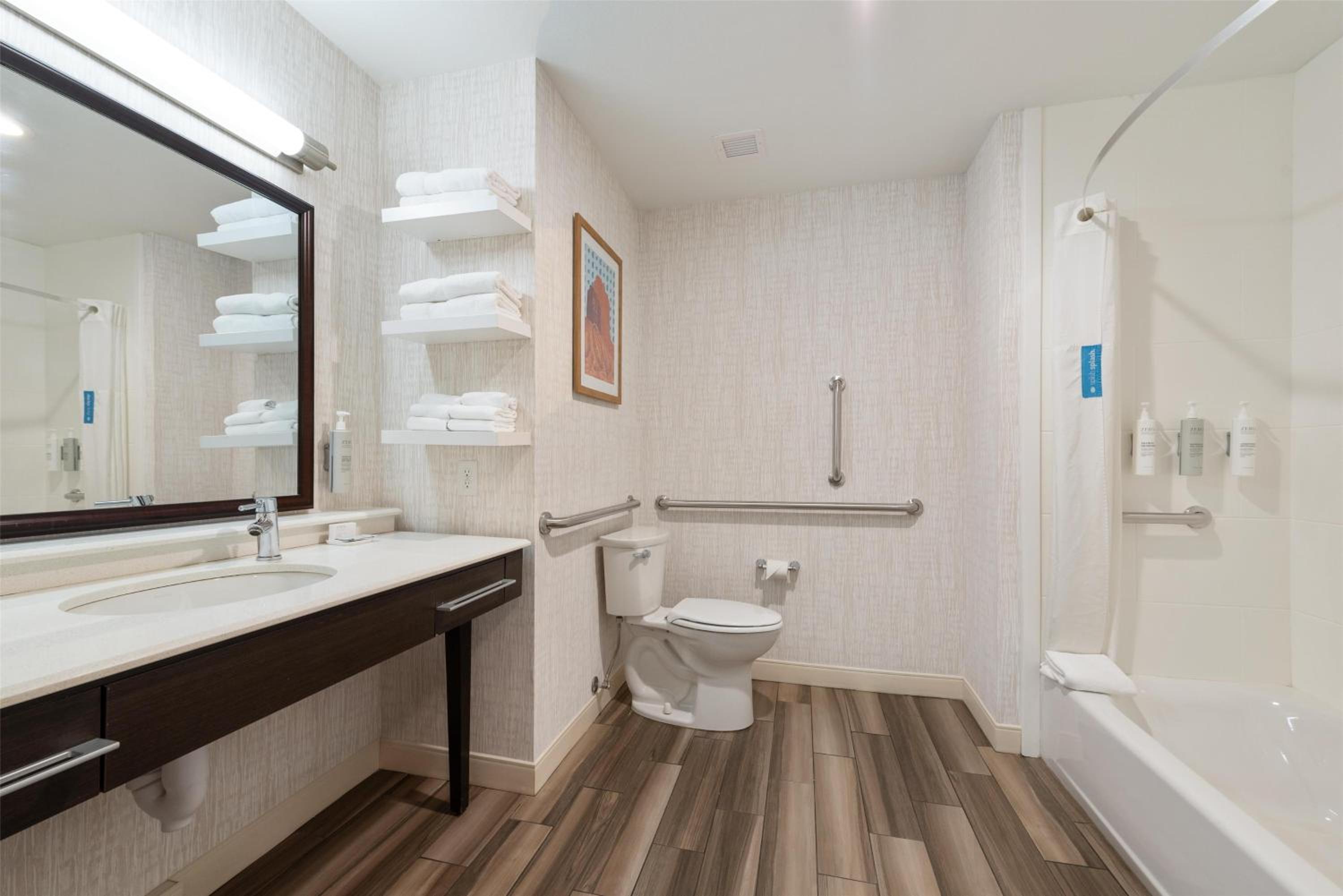 Queen Room with Two Queen Beds - Mobility Access/Non-Smoking