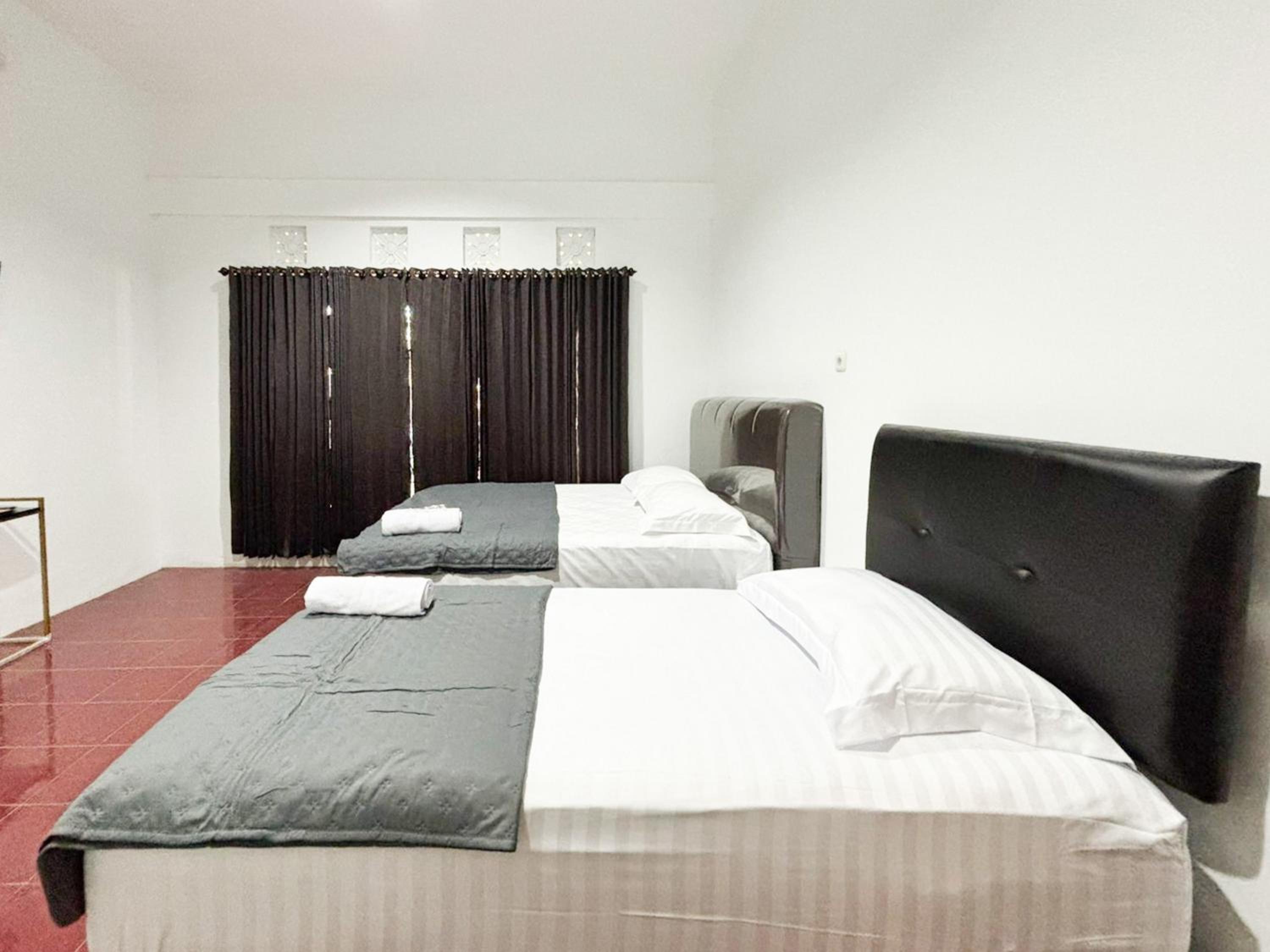 Family Room - Photo 13