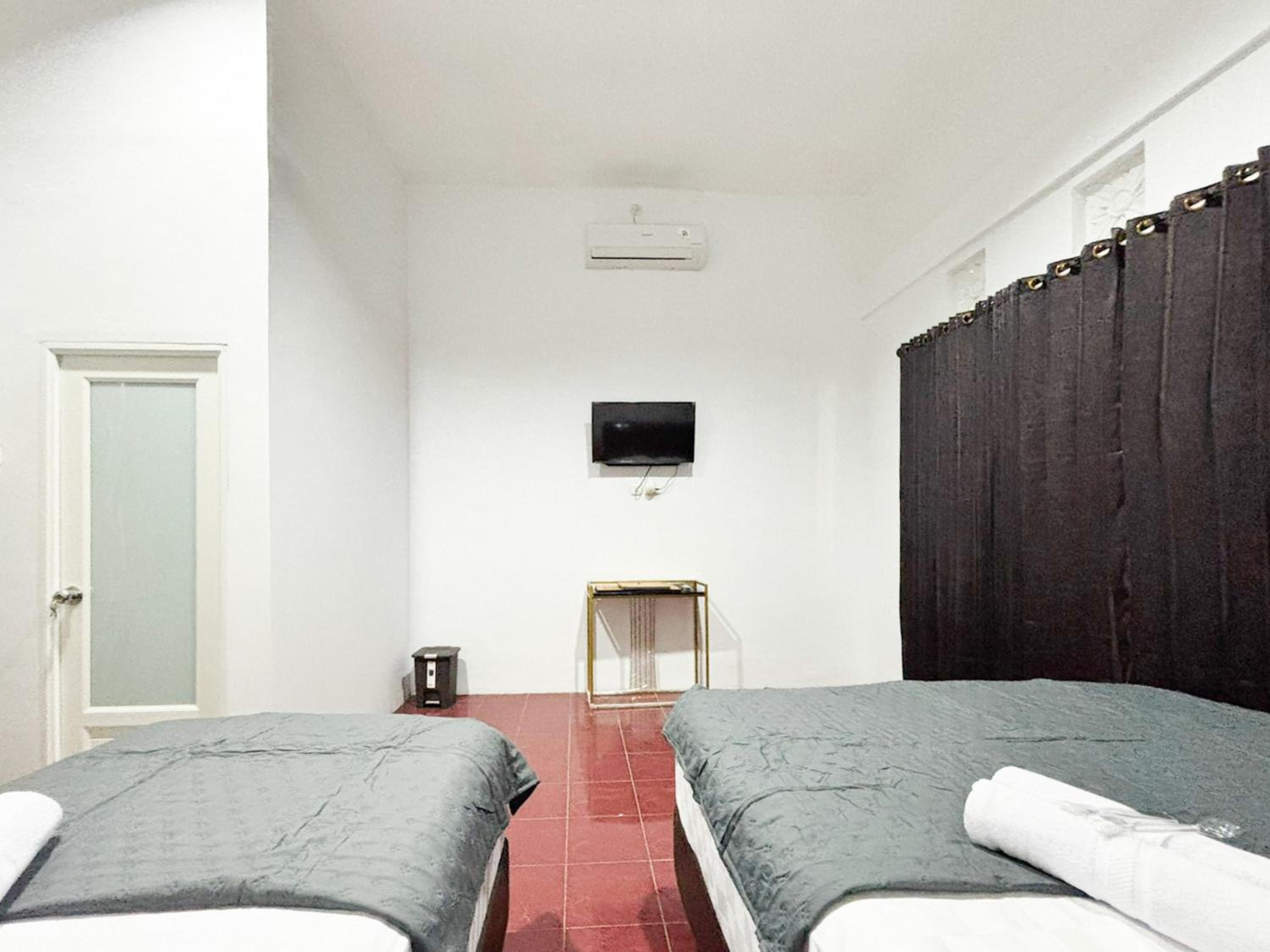Family Room - Photo 18