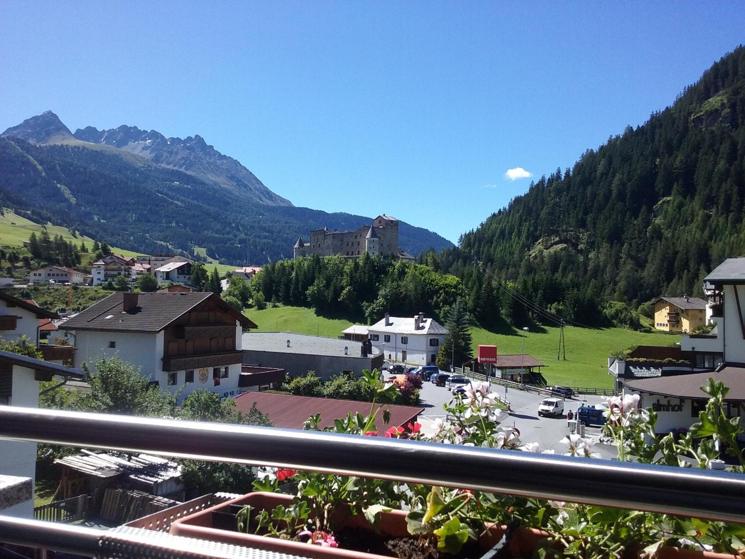 Two-Bedroom Apartment with Balcony photo 2