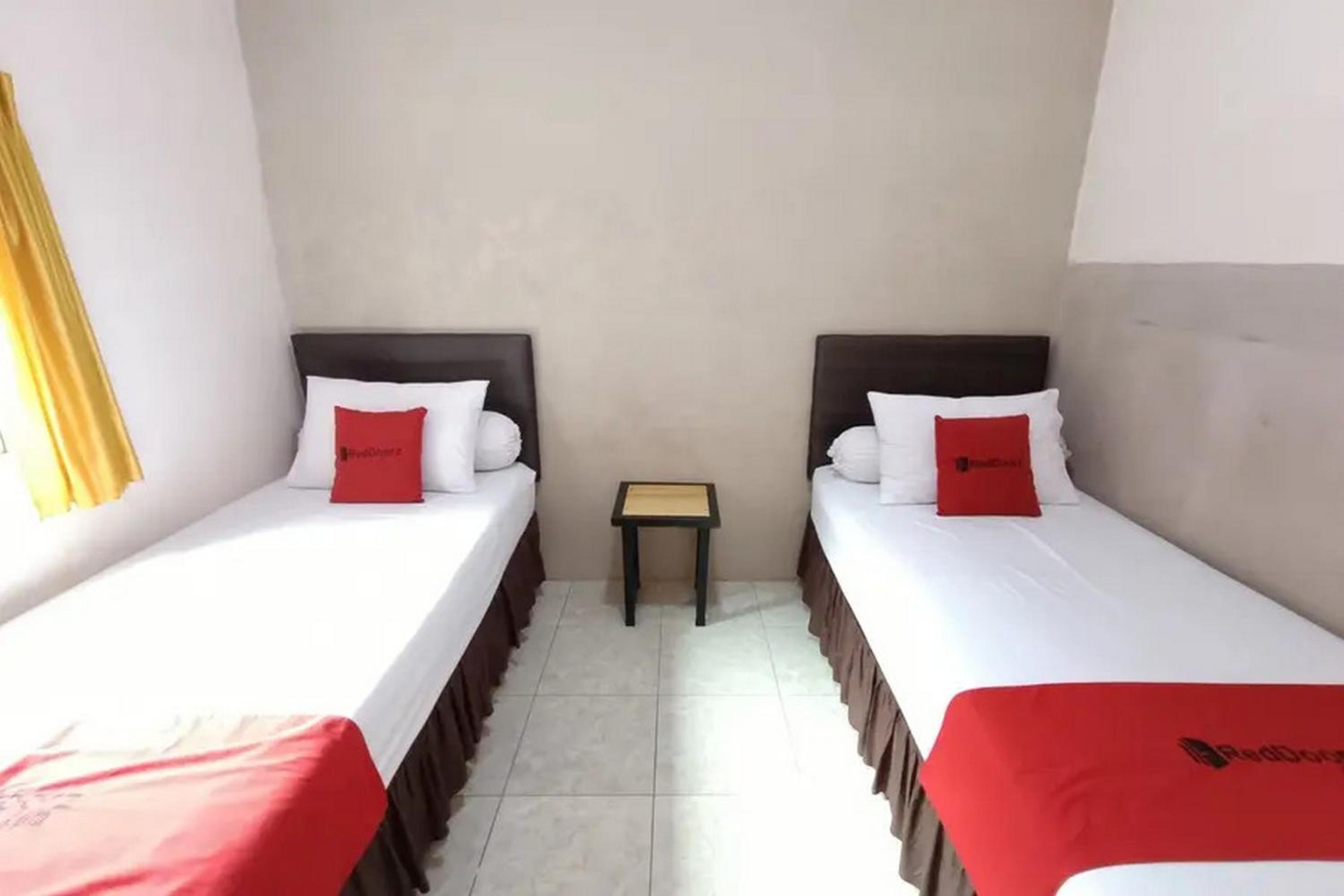 Standard Twin Room - Photo 1