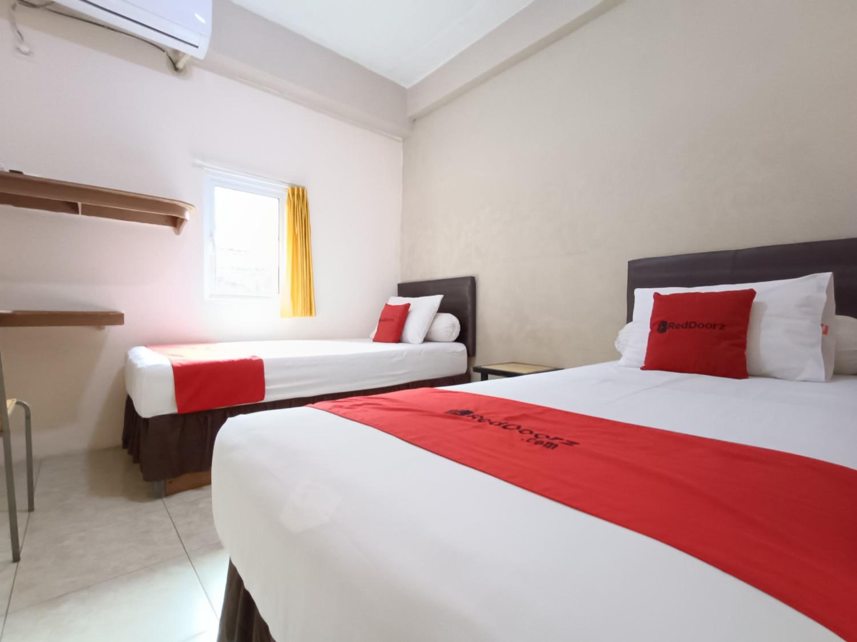 Standard Twin Room - Photo 6