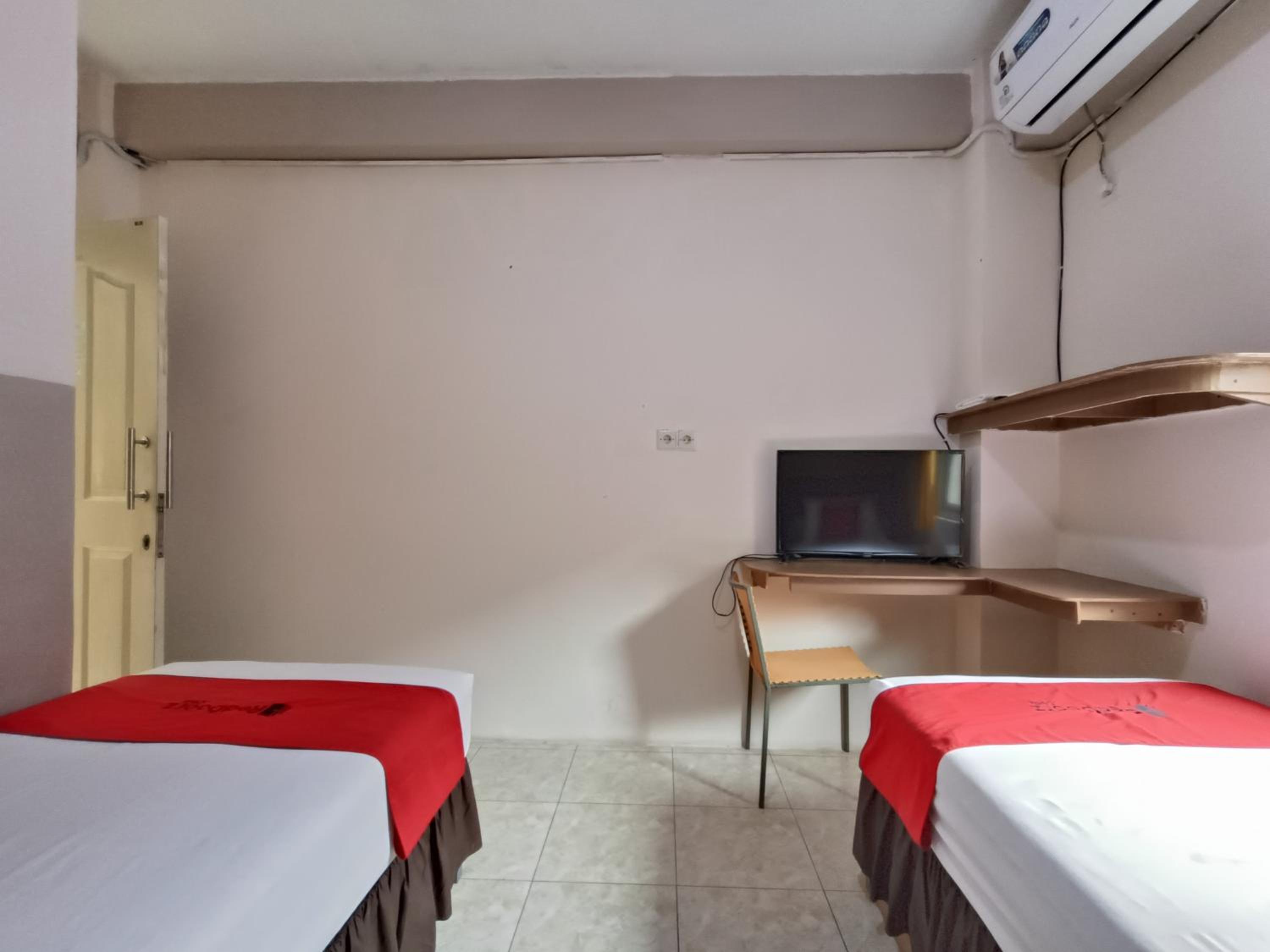 Standard Twin Room - Photo 8