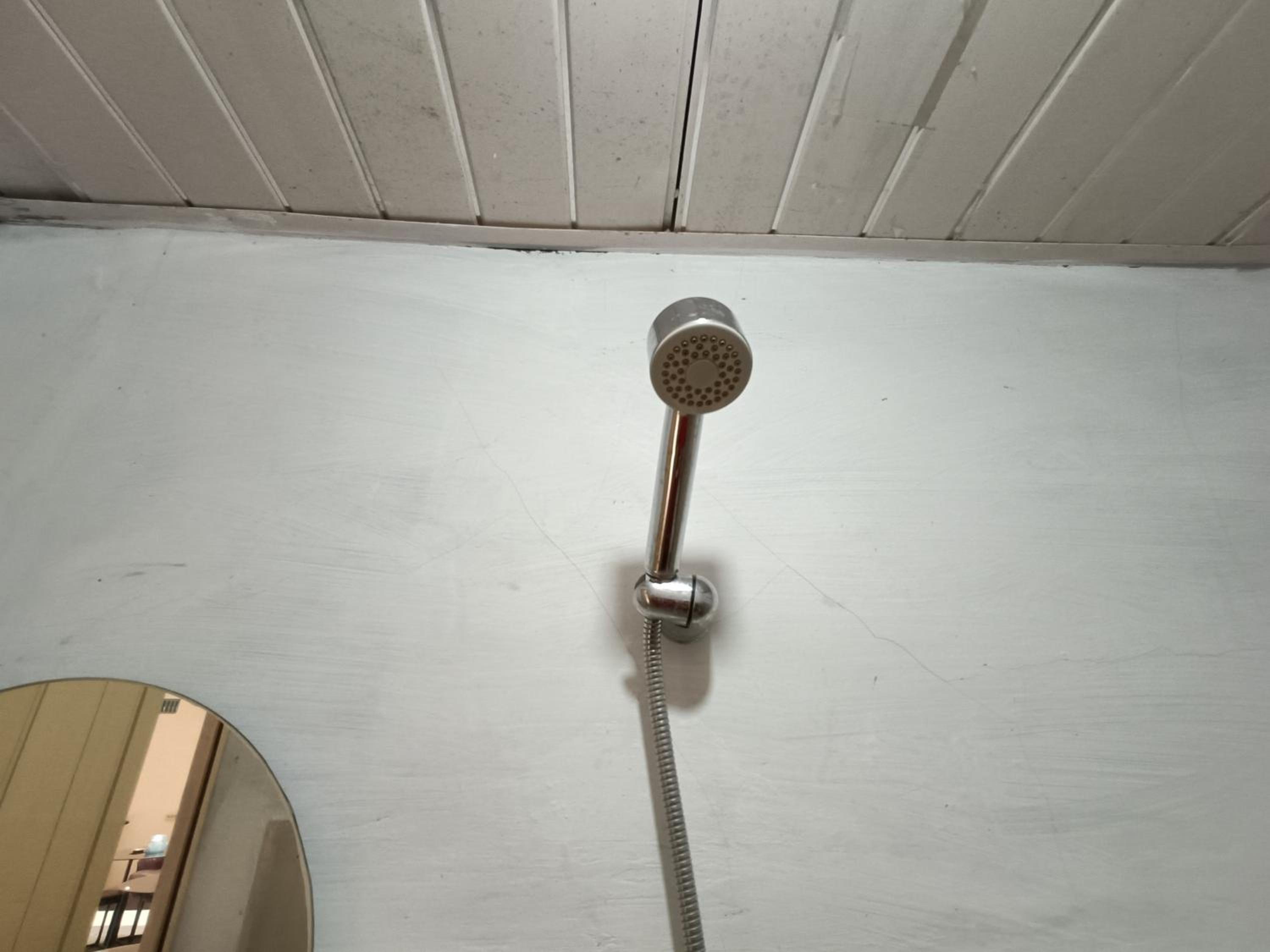 Standard Twin Room - Photo 9