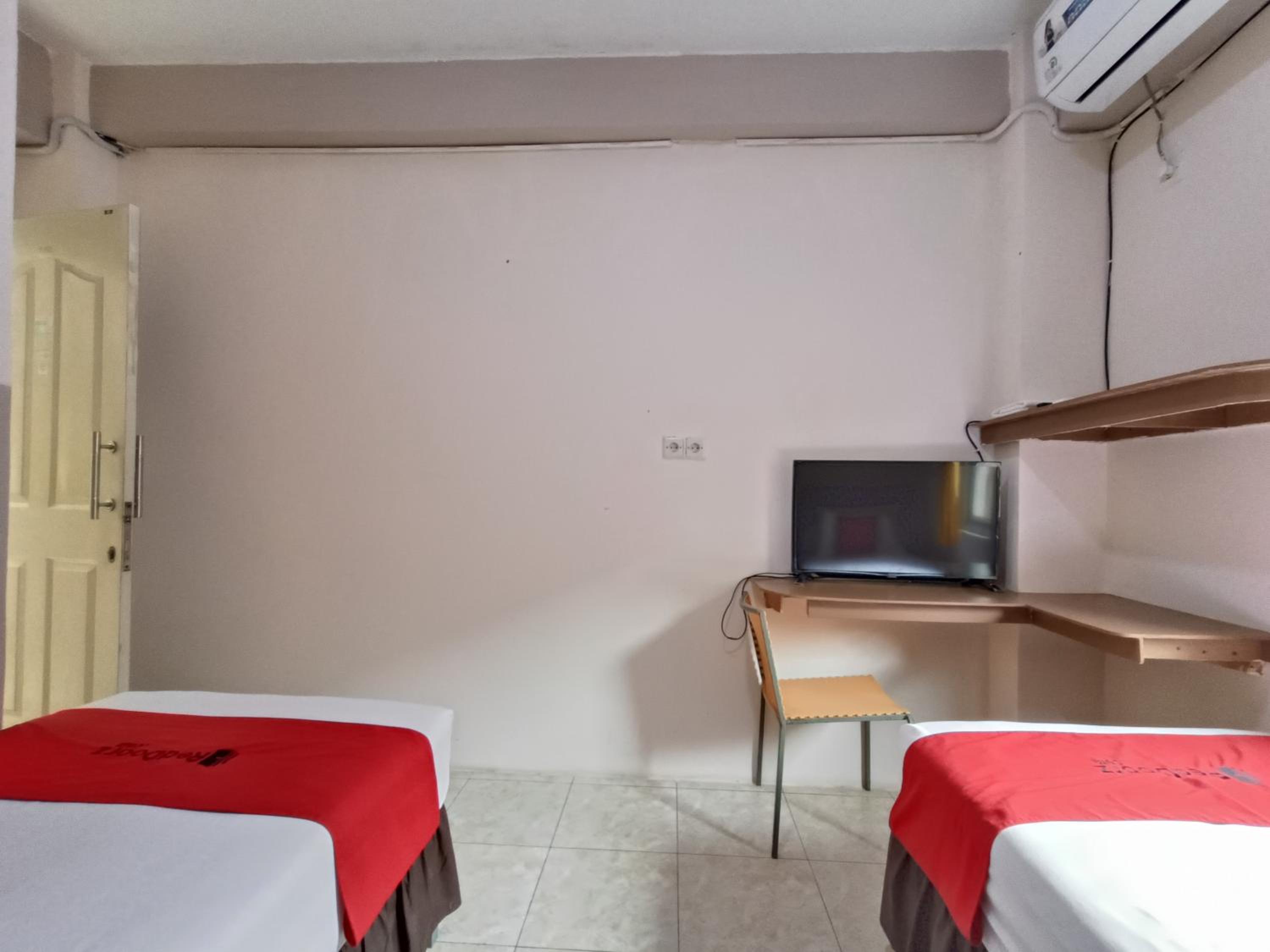 Standard Twin Room - Photo 10